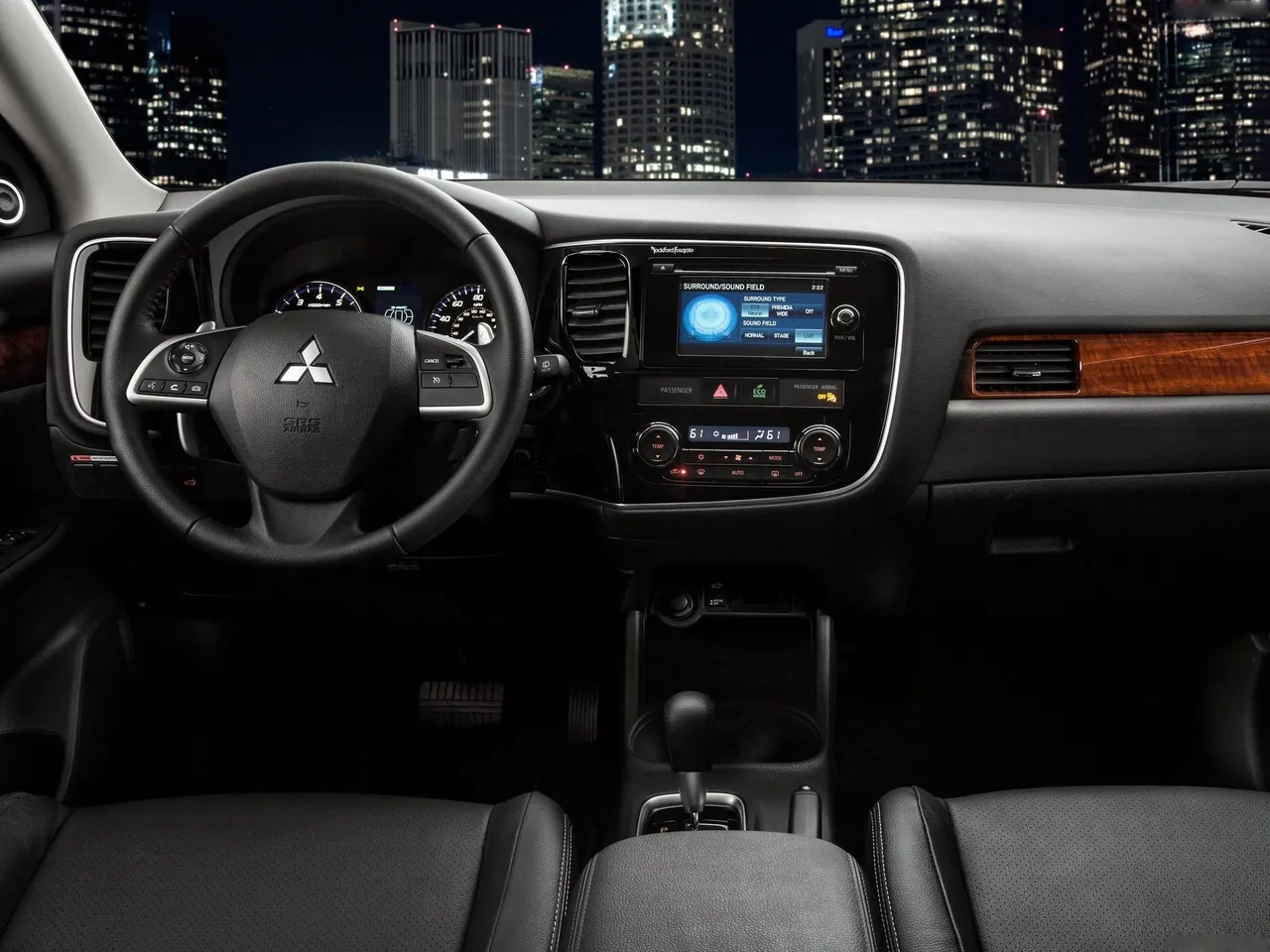 Mitsubishi Outlander [US] (2014) – interiér