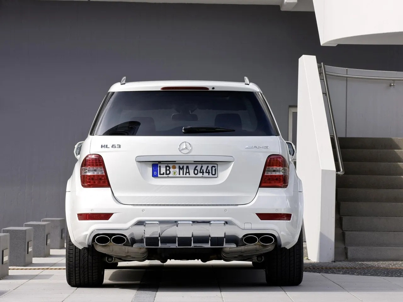Mercedes-Benz ML 63 AMG (2011) – zezadu