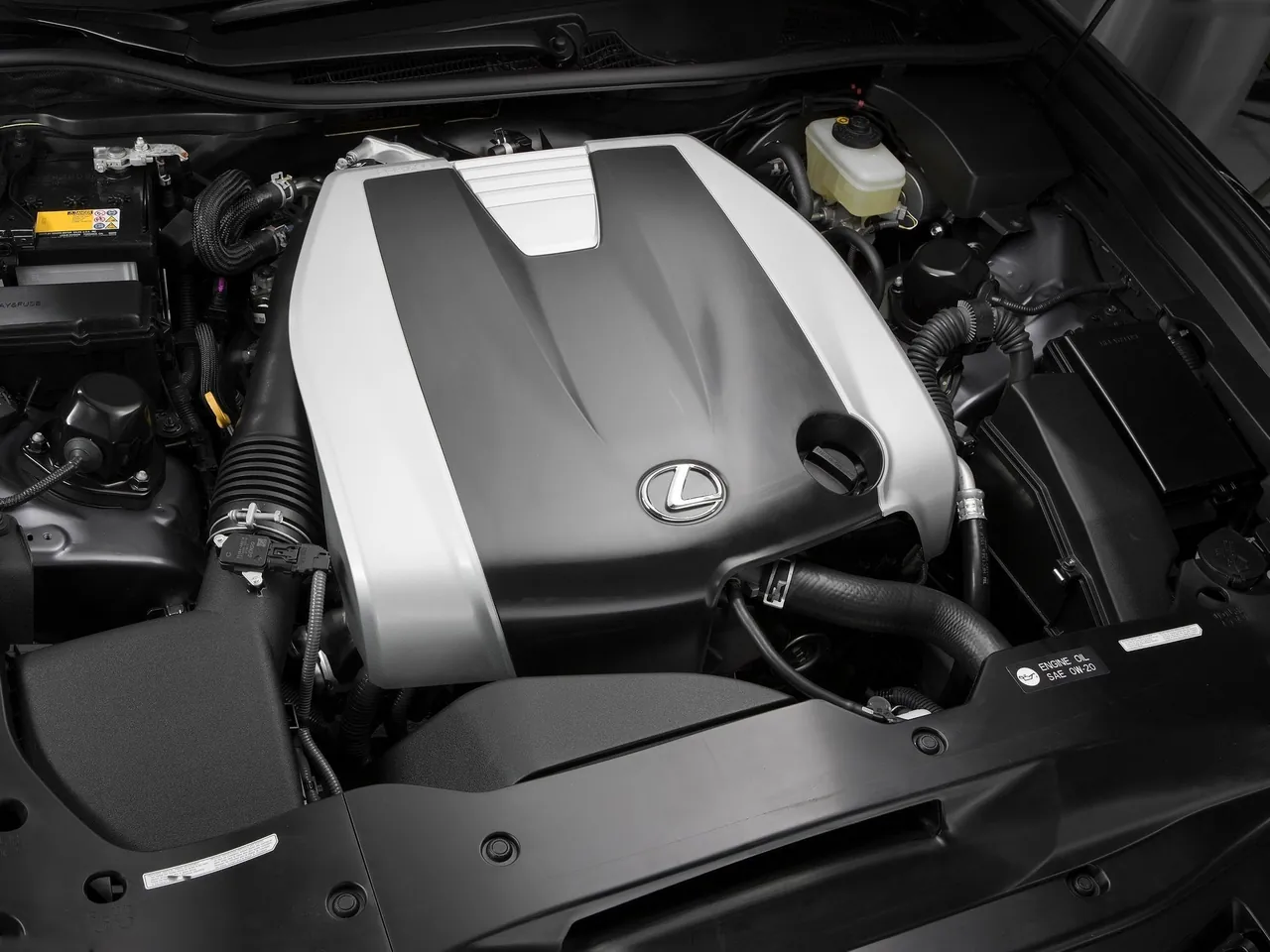 Lexus GS 350 F Sport (2013) – motorový prostor