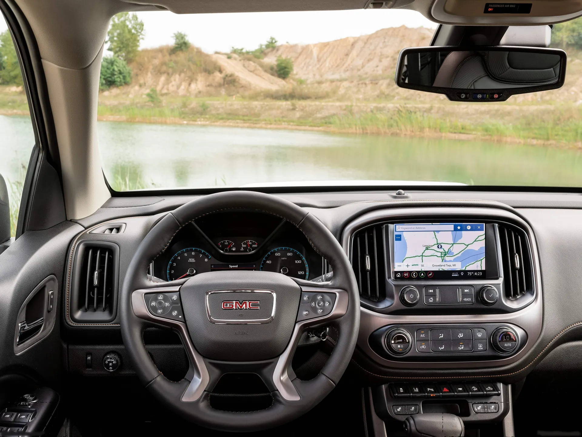 GMC Canyon AT4 Off-Road Performance Edition (2021) – interiér