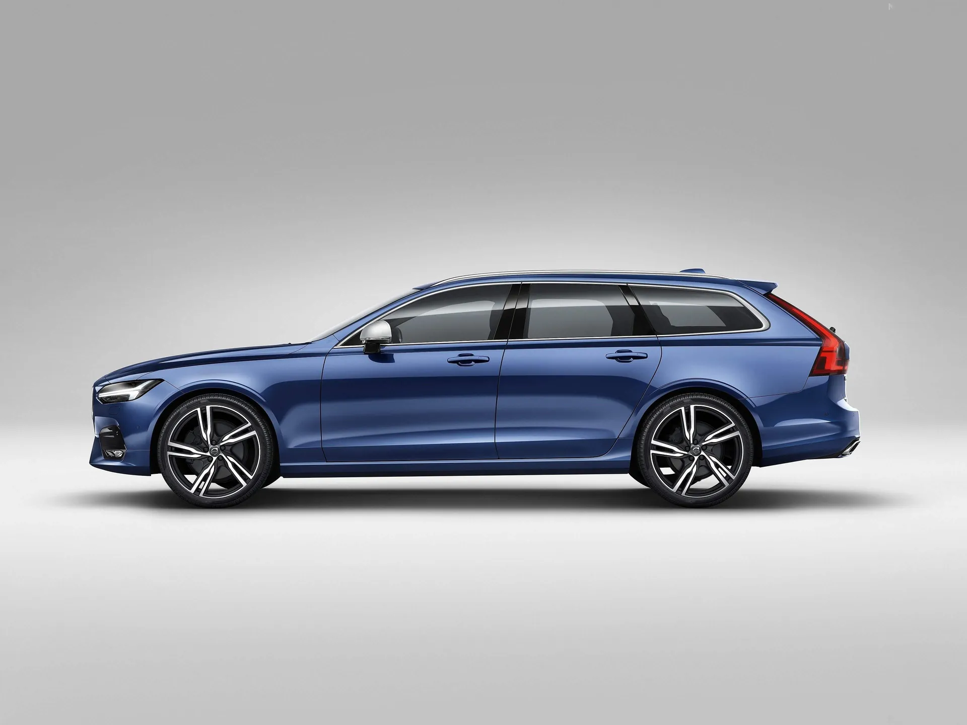 Volvo V90 R-Design (2017) – boční profil