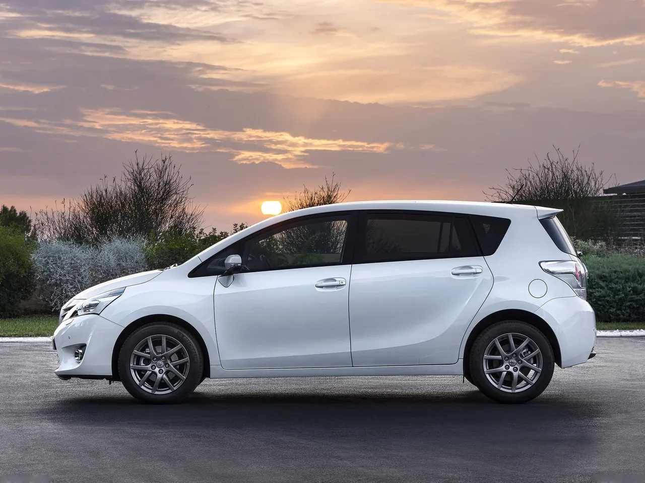 Toyota Verso (2013) – boční profil