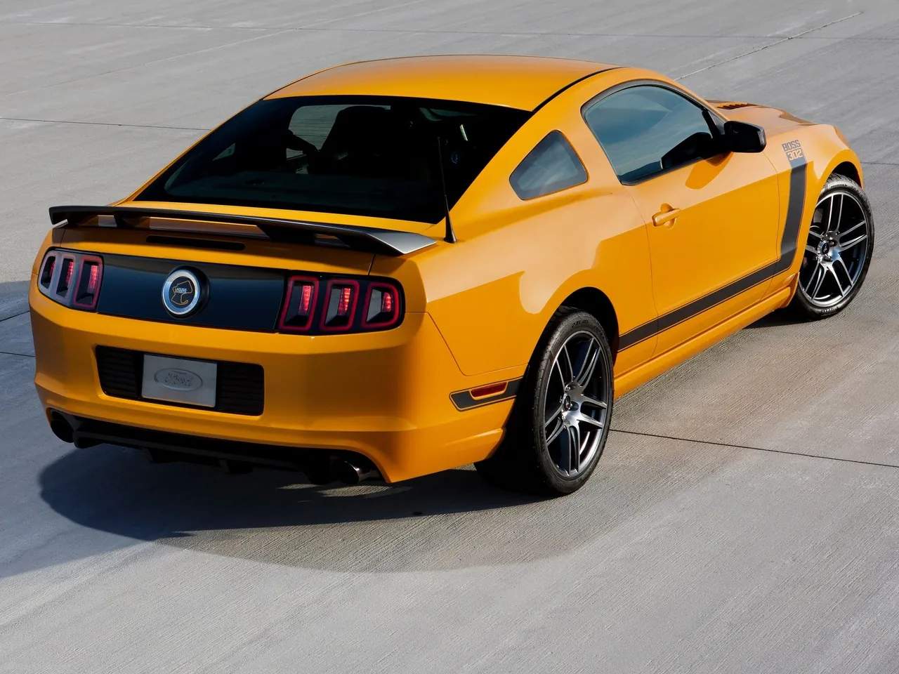 Ford Mustang Boss 302 (2013) – zadní tříčtvrteční pohled