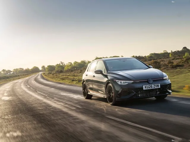 Volkswagen Golf GTI Edition 50 [UK] (2026)