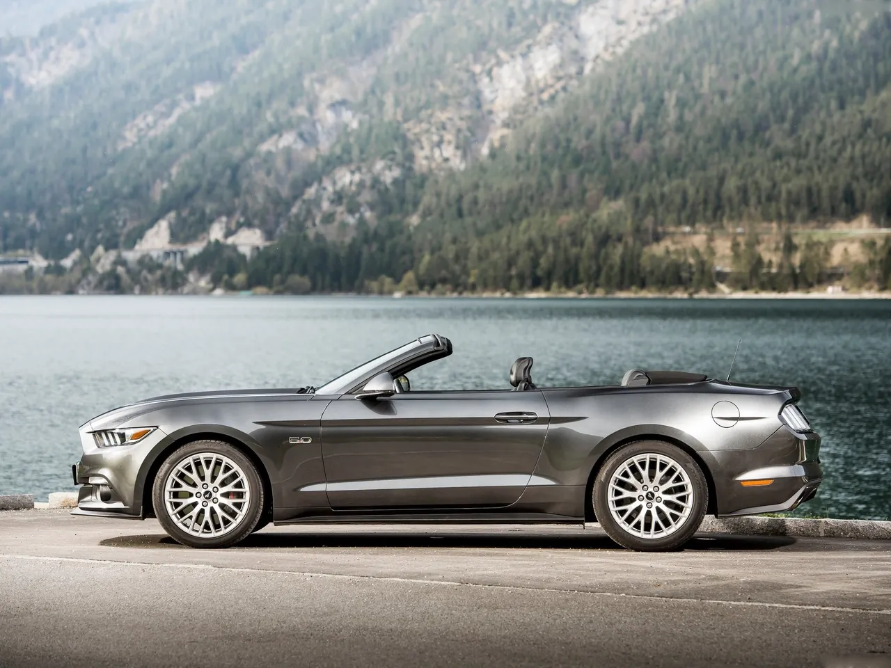 Ford Mustang Convertible [EU] (2015) – boční profil