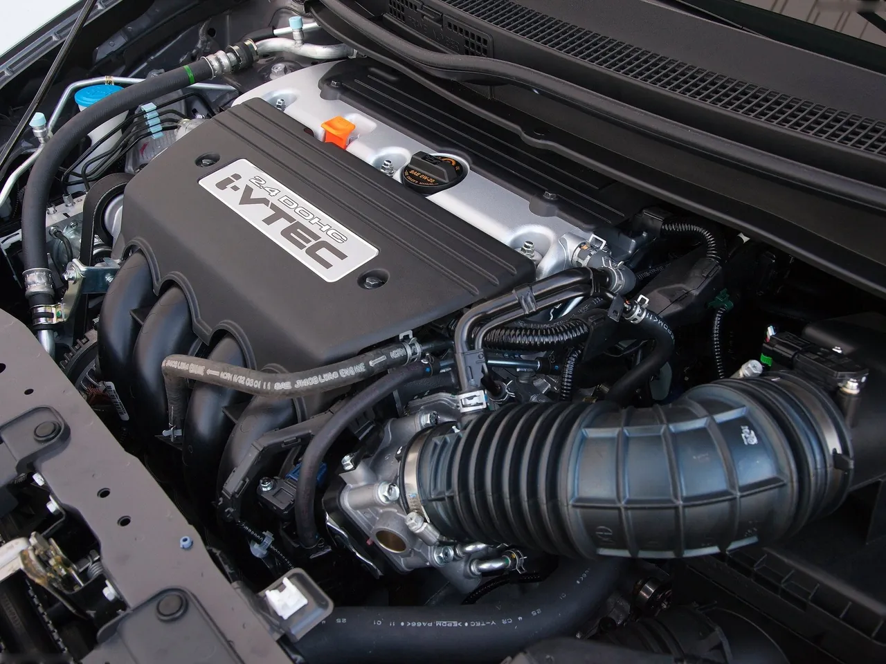 Honda Civic Si Sedan (2012) – motorový prostor