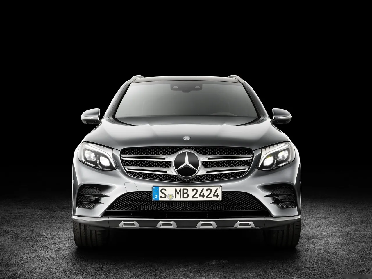 Mercedes-Benz GLC (2016) - Front