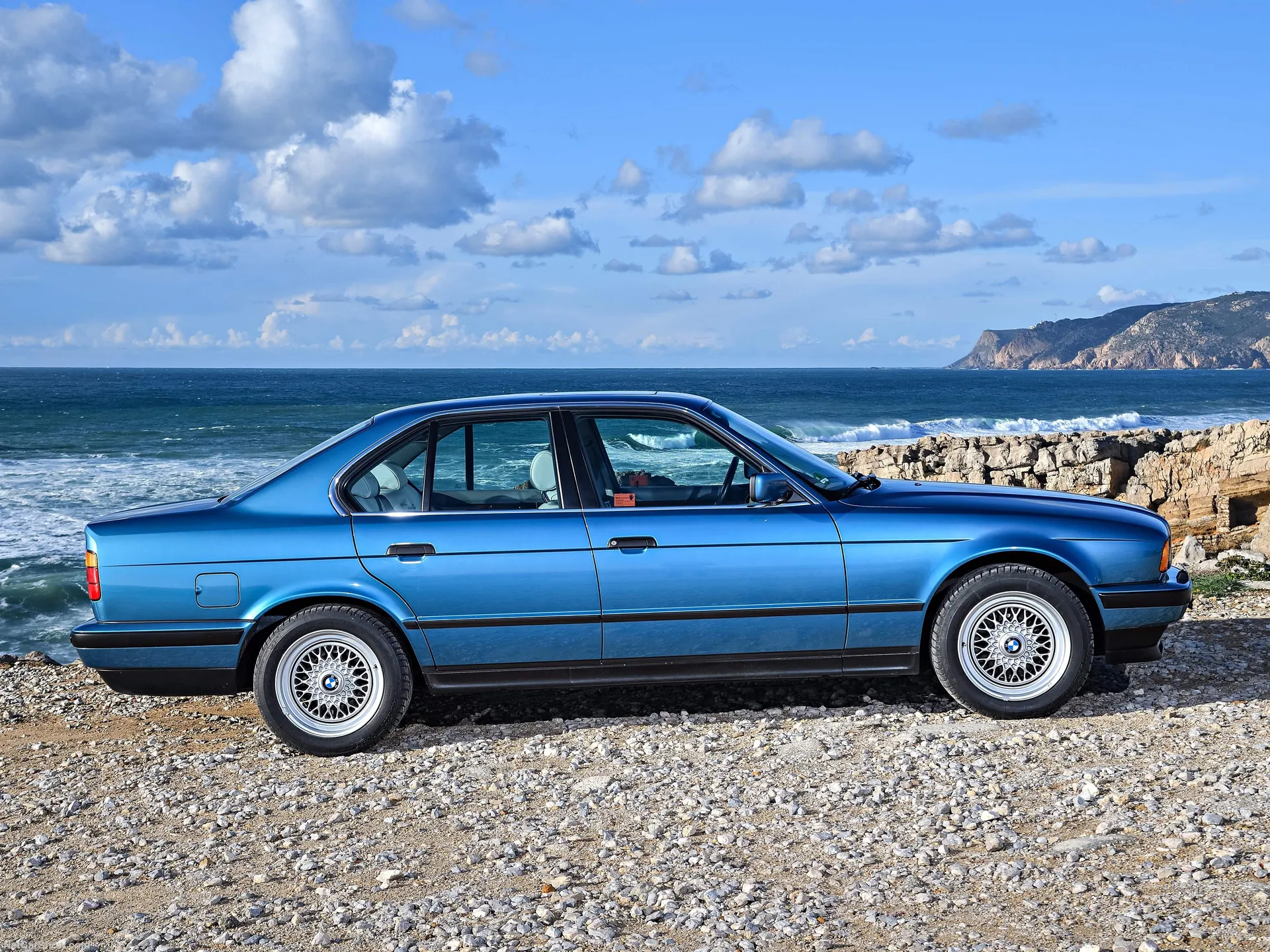 BMW 5-Series (1992) – boční profil