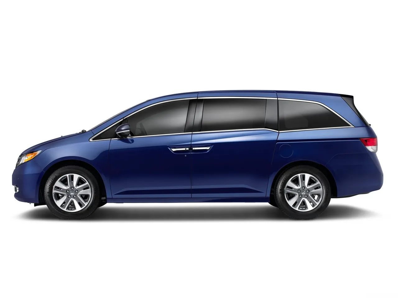 Honda Odyssey Touring Elite (2014) – boční profil