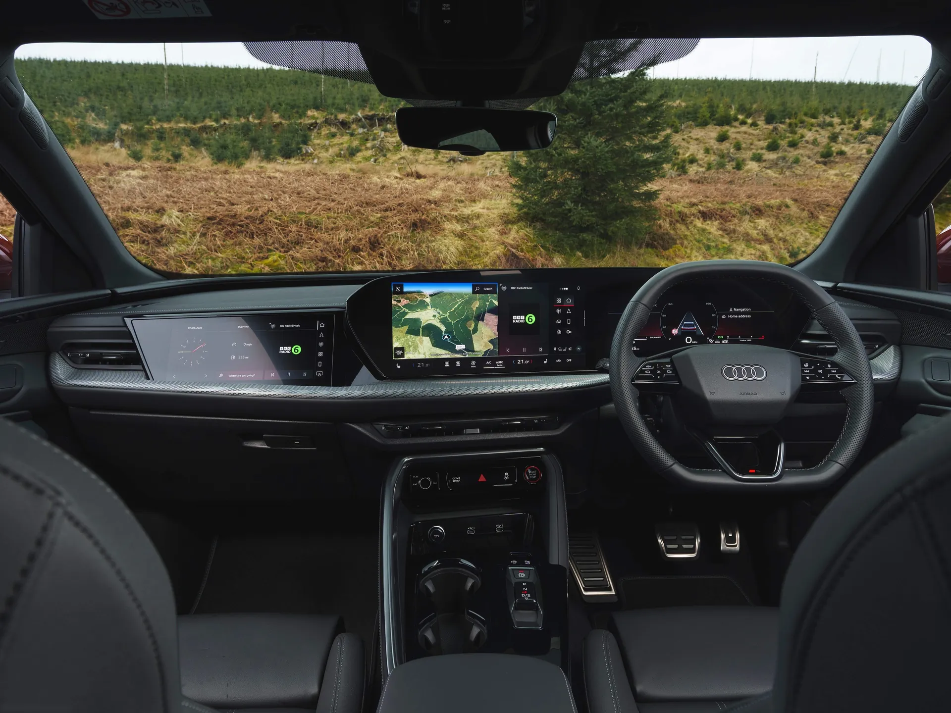 Audi Q5 [UK] (2025) – interiér