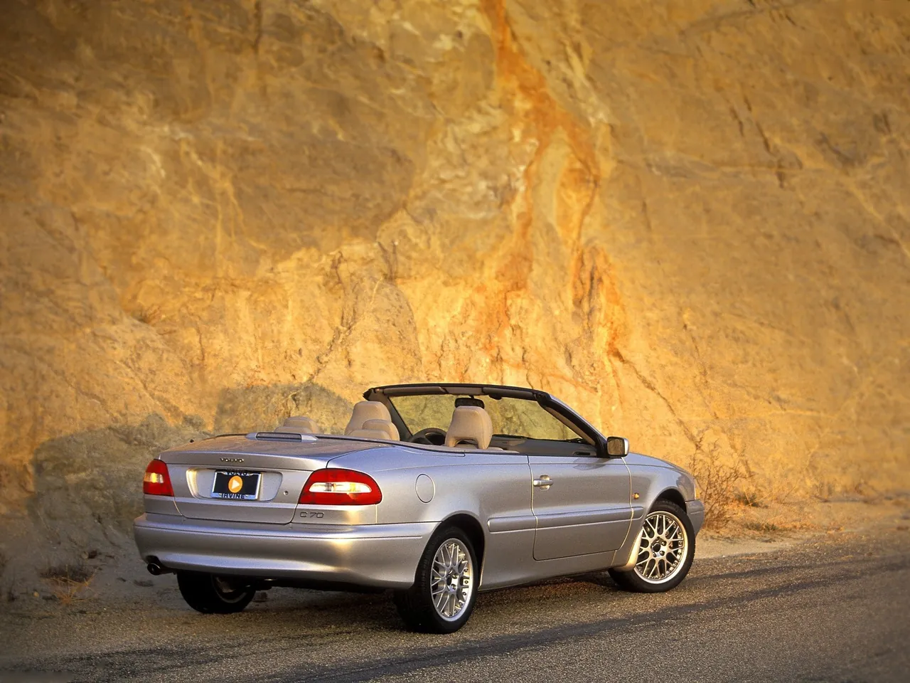 Volvo C70 Convertible (2004) – zadní tříčtvrteční pohled