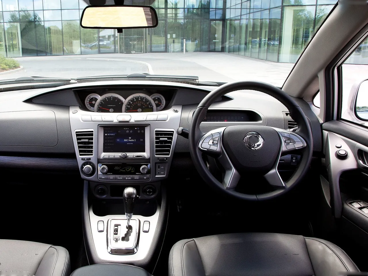 SsangYong Turismo (2018) – interiér