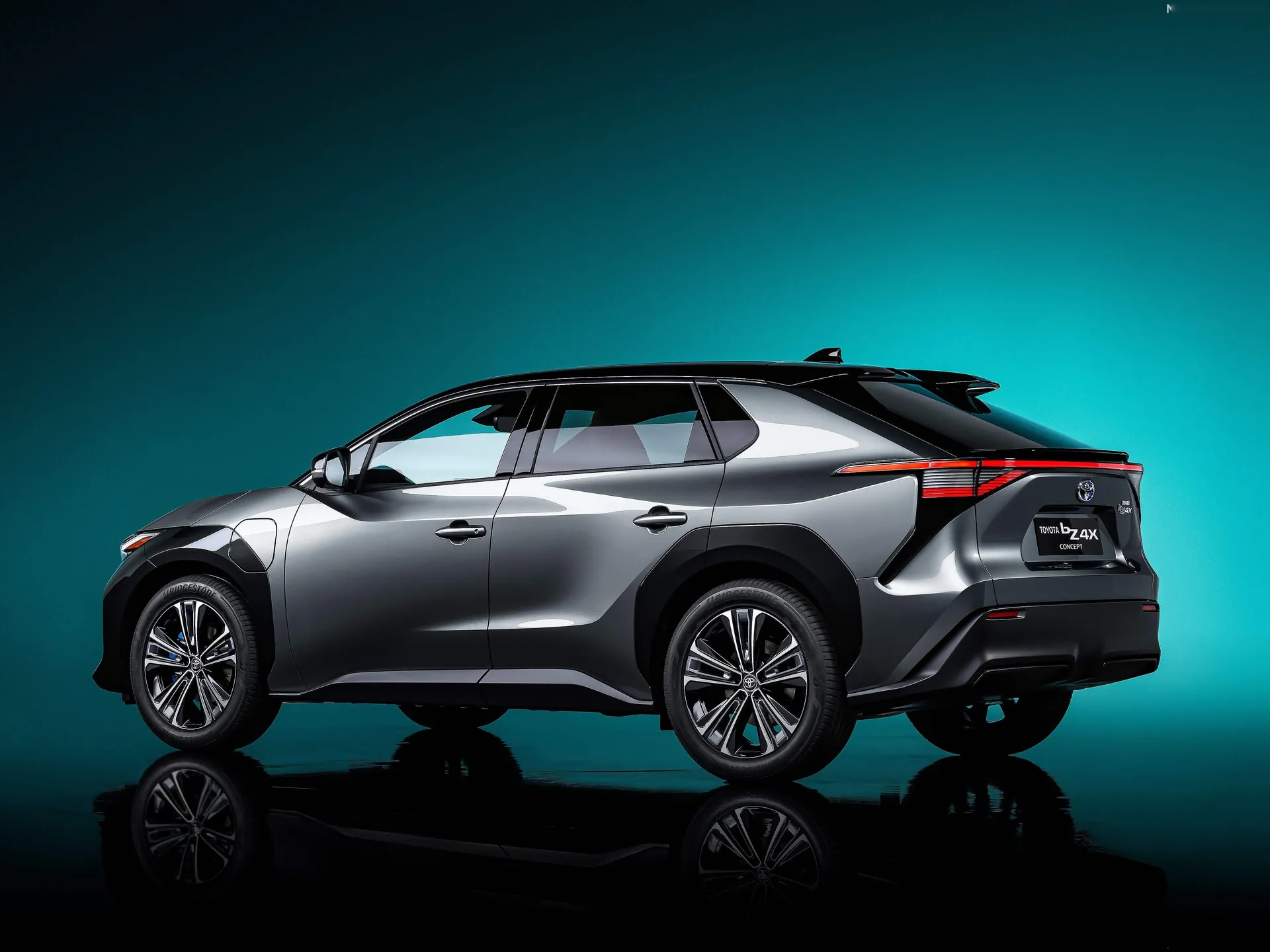 Toyota bZ4X Concept (2021) – zadní tříčtvrteční pohled