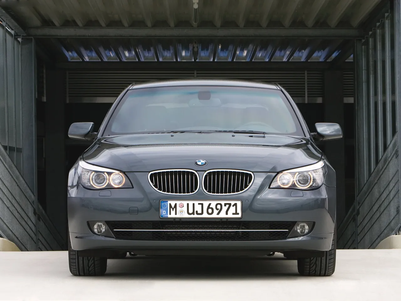 BMW 5-Series Security (2008) – zepředu