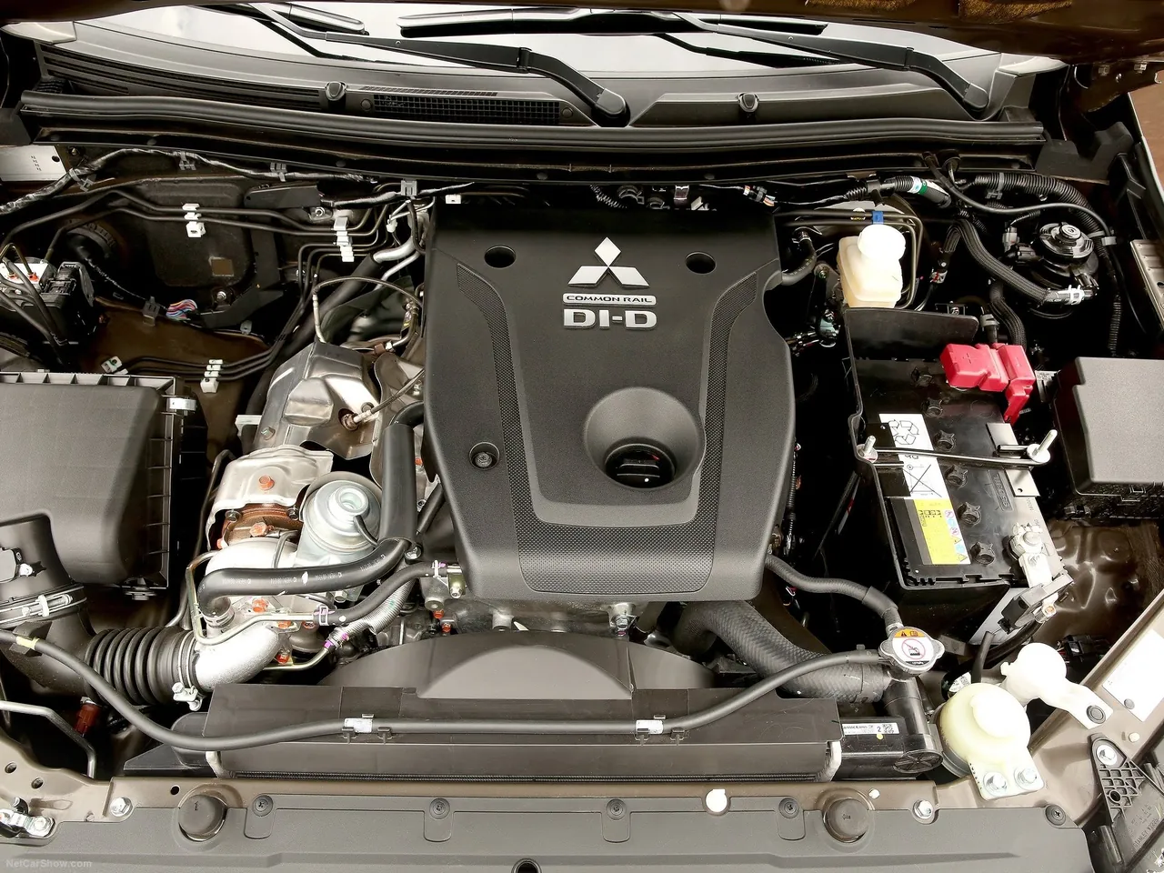 Mitsubishi L200 (2016) – motorový prostor
