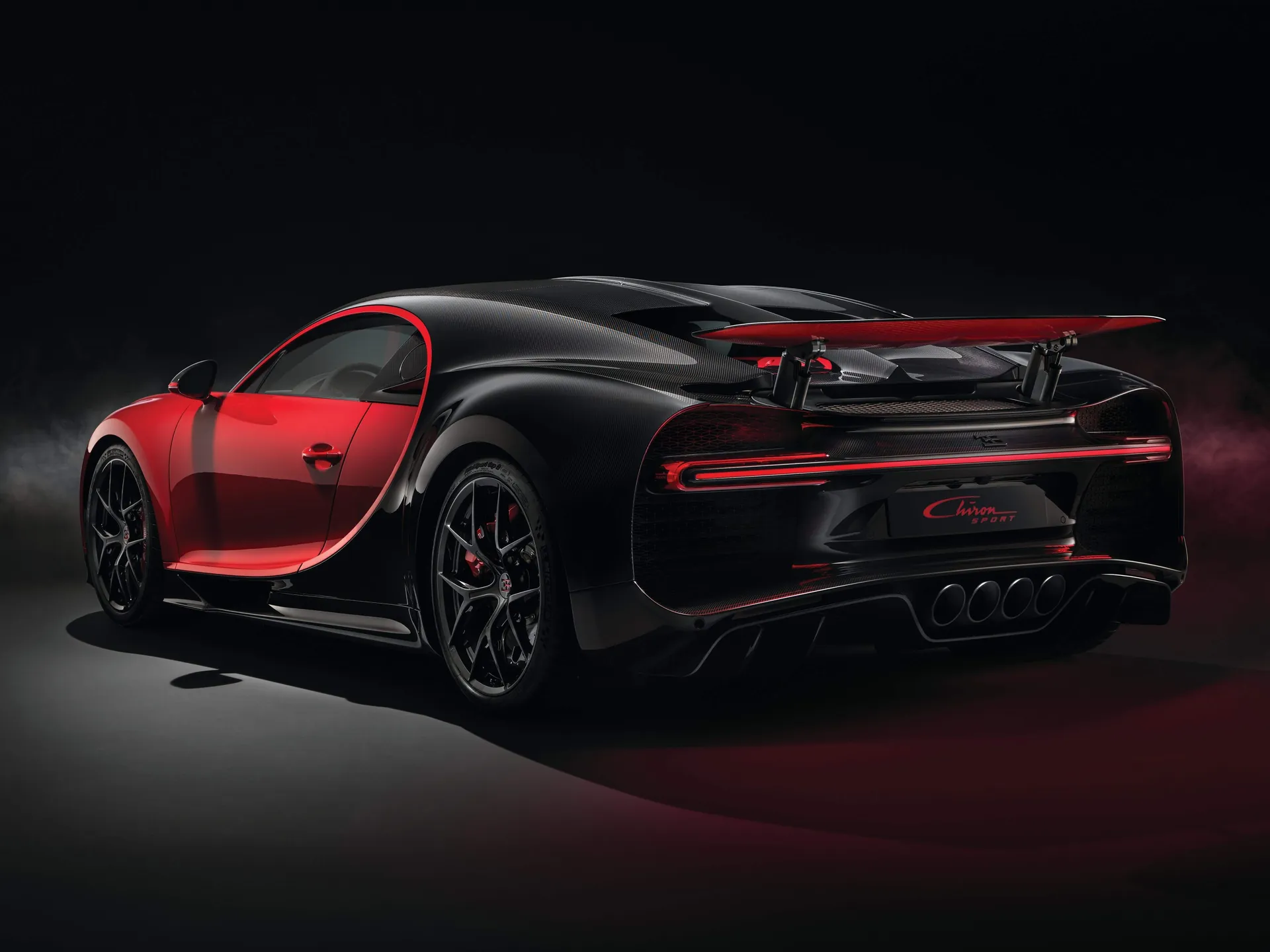 Bugatti Chiron Sport (2019) – zadní tříčtvrteční pohled