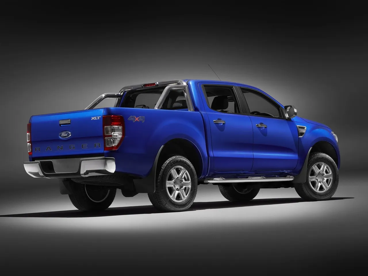 Ford Ranger (2012) – zadní tříčtvrteční pohled