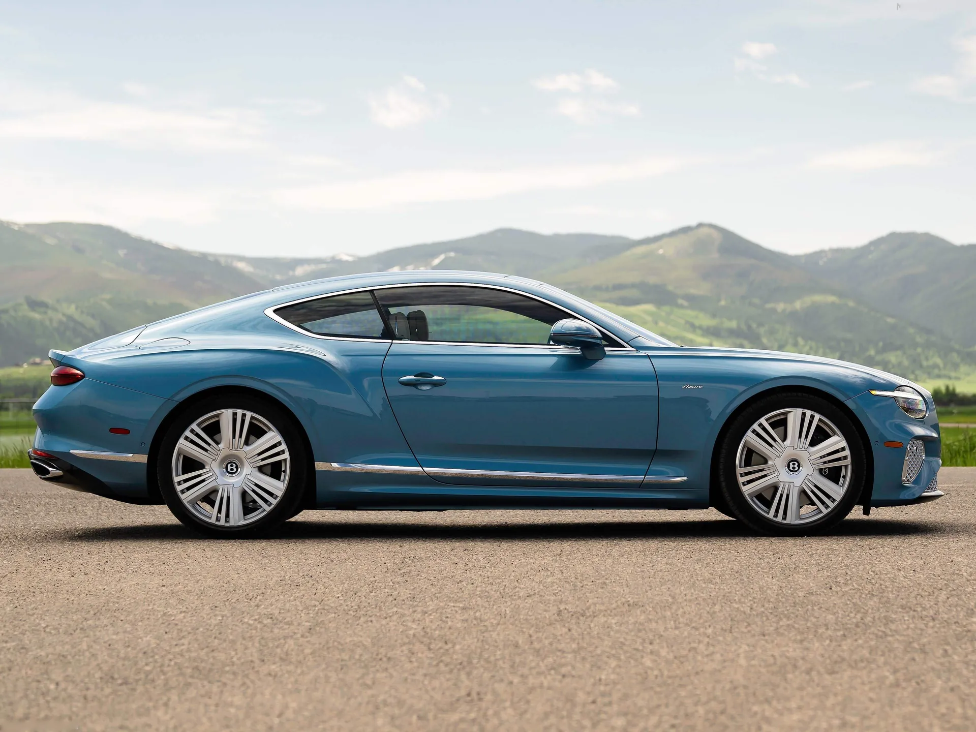 Bentley Continental GT Azure (2025) – boční profil