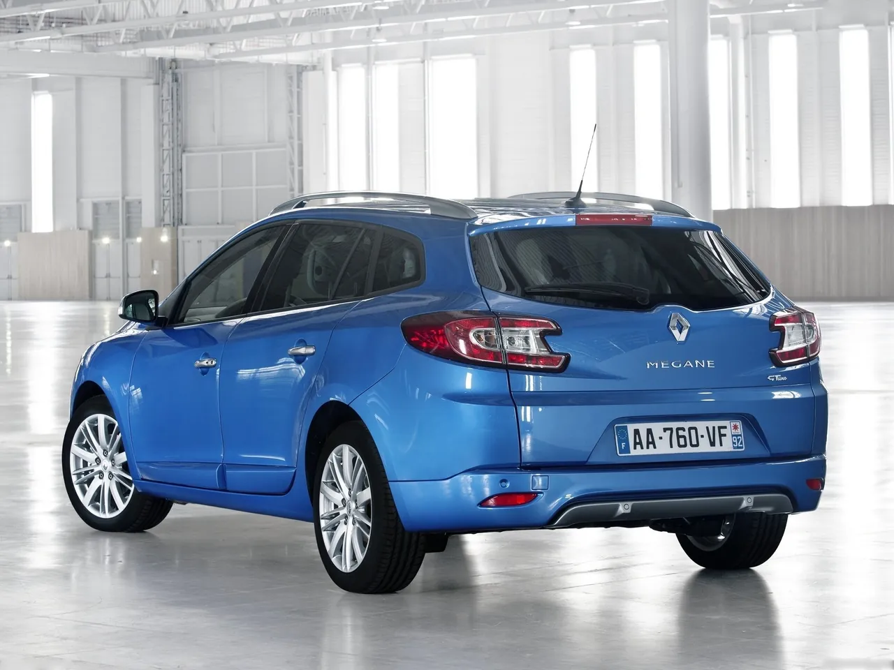 Renault Megane Estate (2014) – zadní tříčtvrteční pohled