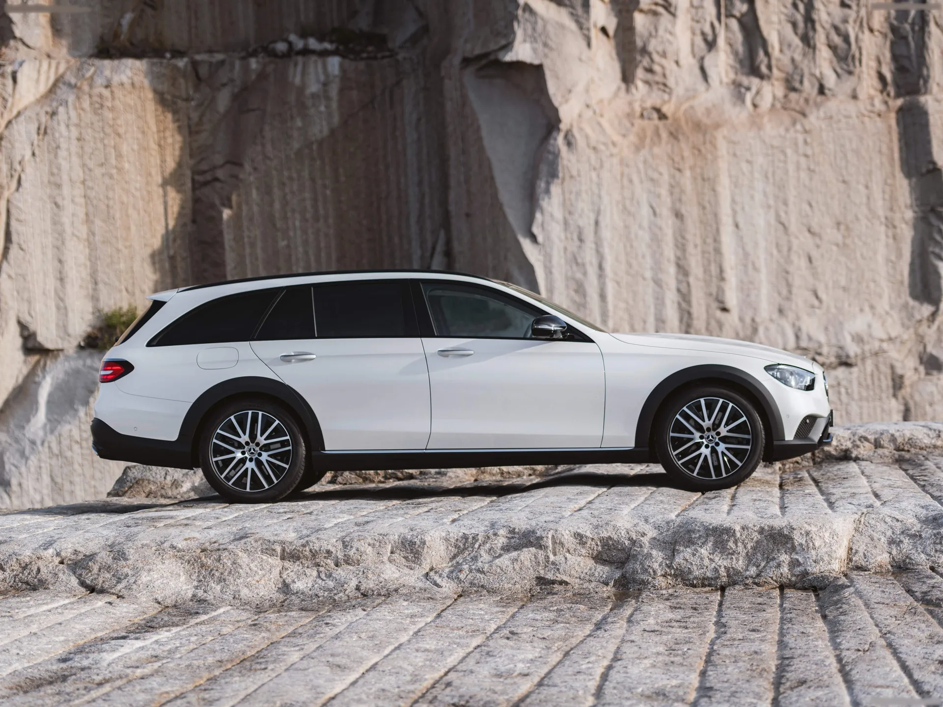 Mercedes-Benz E-Class All-Terrain (2021) - Side Profile