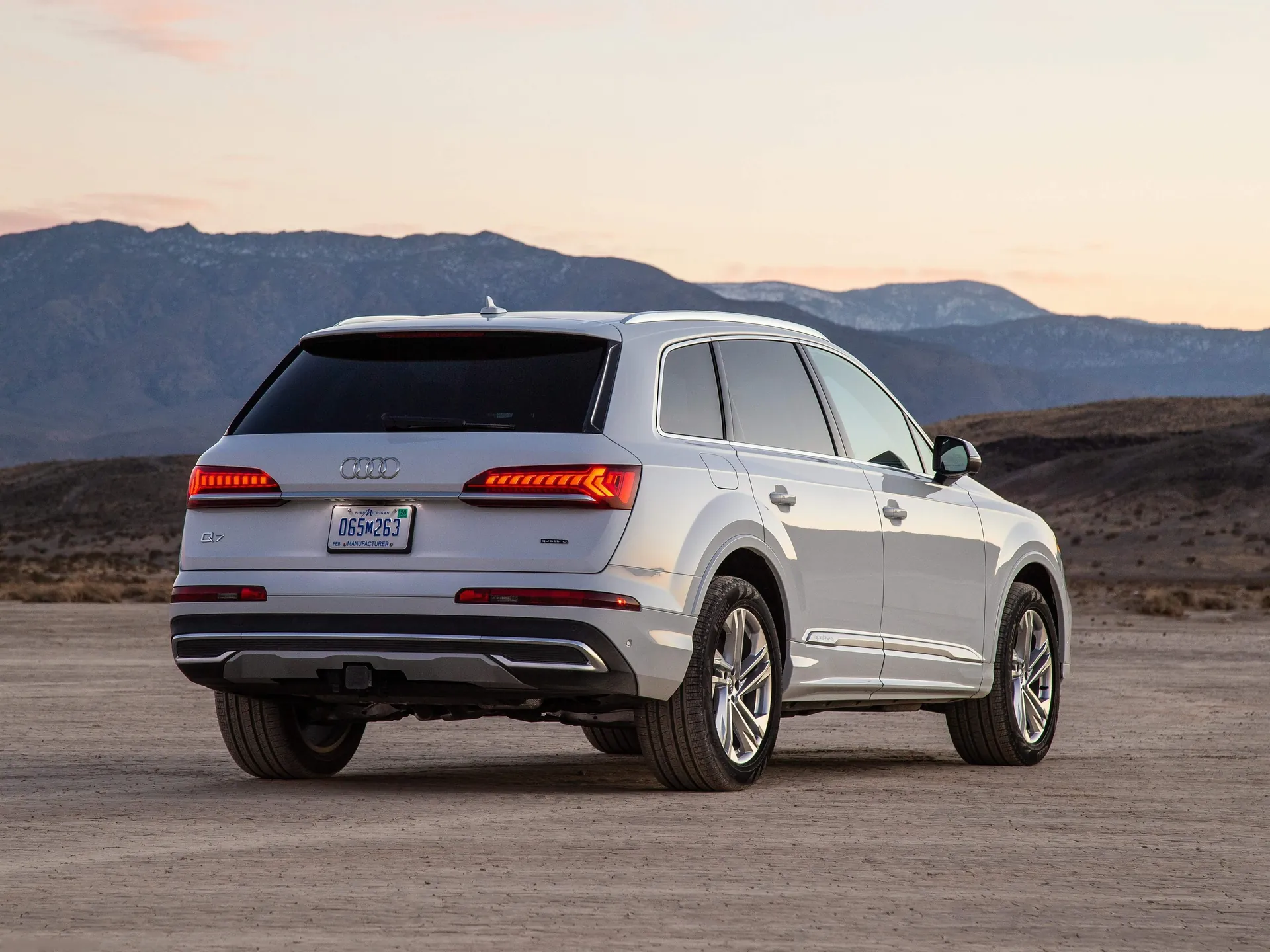 Audi Q7 (2020) – zadní tříčtvrteční pohled