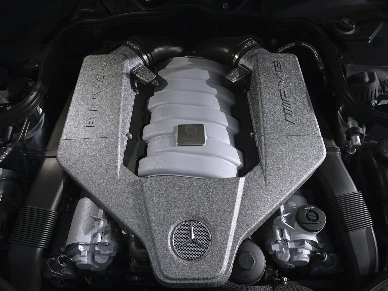 Mercedes-Benz E 63 AMG (2006) - Engine