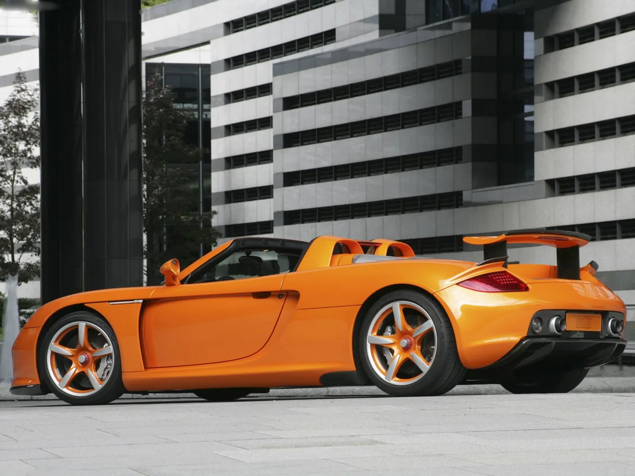 TechArt Porsche Carrera GT (2007) – zadní tříčtvrteční pohled