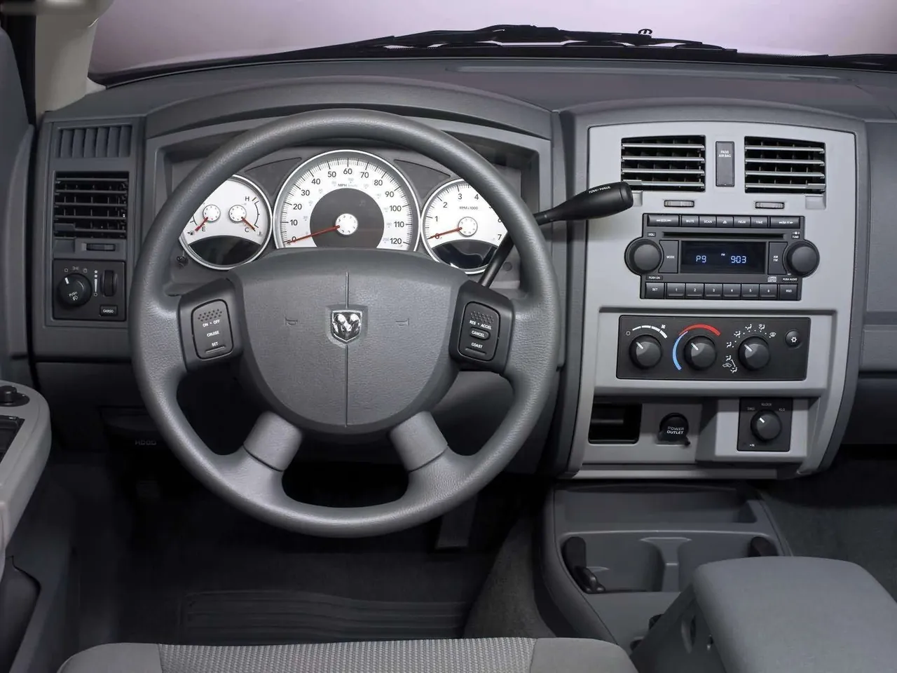 Dodge Dakota Quad Cab (2005) – interiér