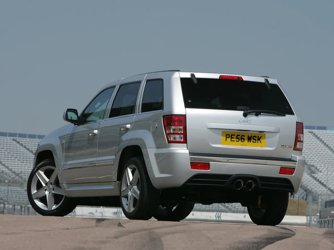 Jeep Grand Cherokee SRT-8 [UK] (2007) - Rear Three-Quarter
