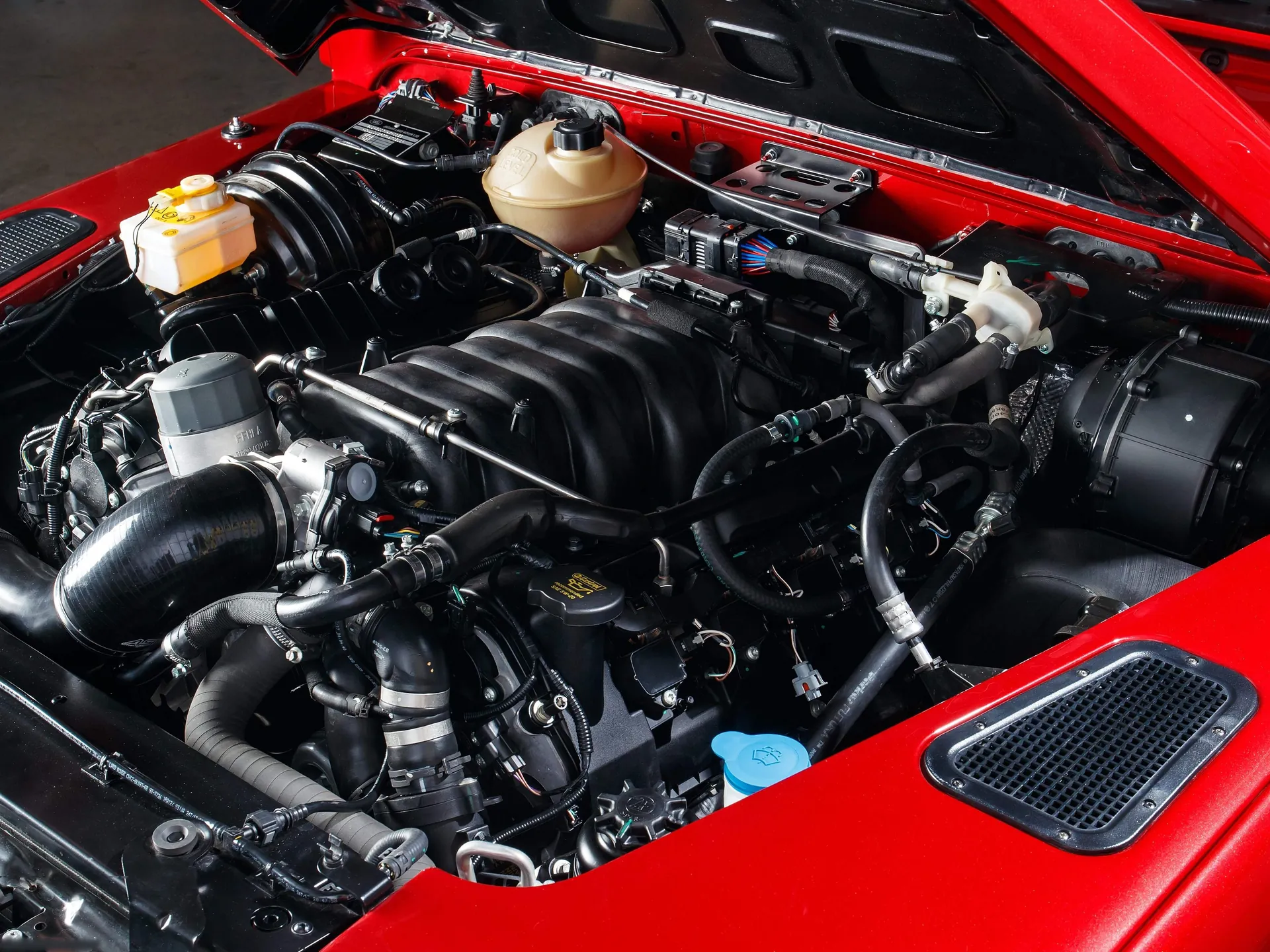Land Rover Defender Works V8 (2018) - Engine Bay