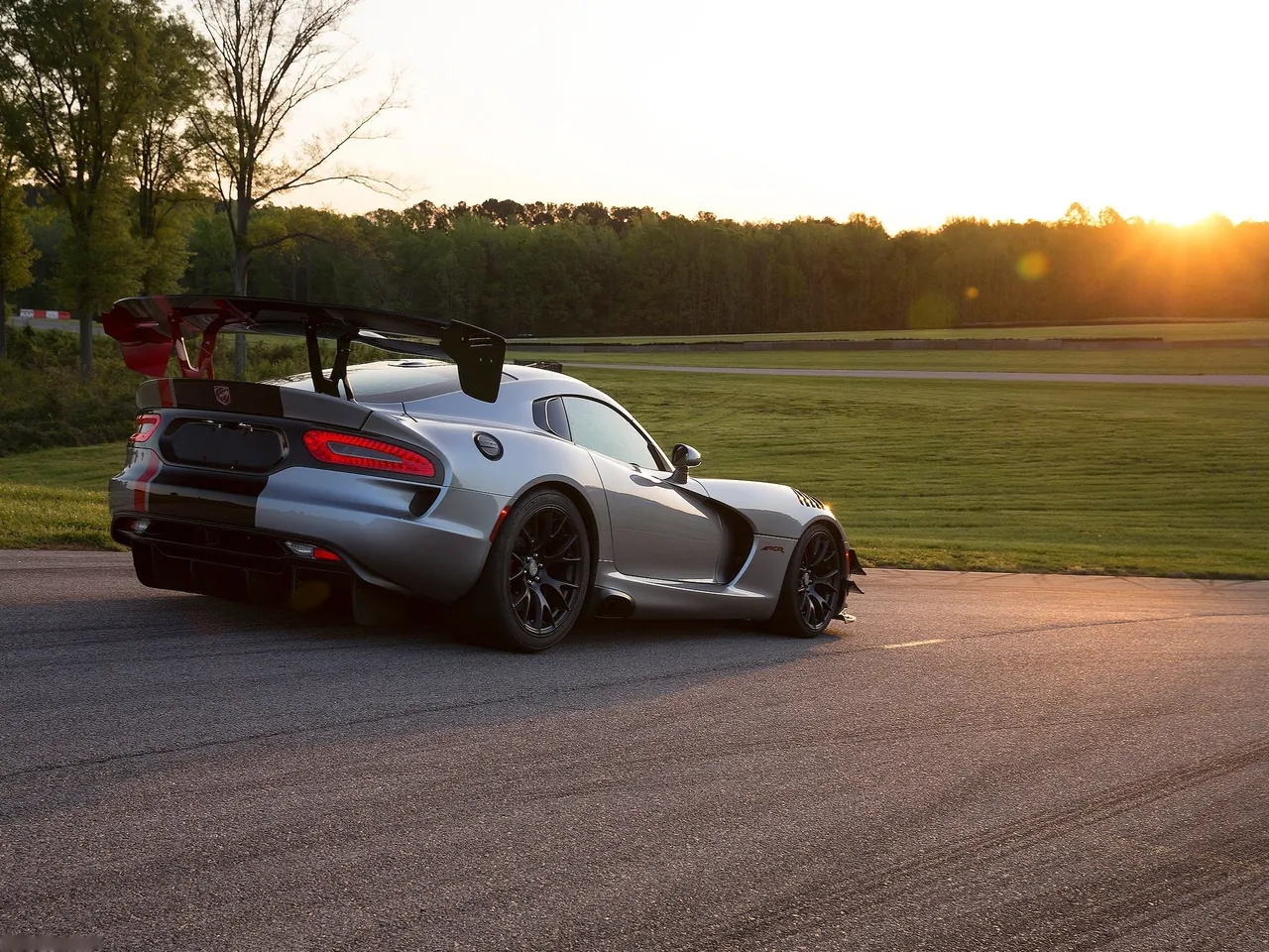 Dodge Viper ACR (2016) – zadní tříčtvrteční pohled
