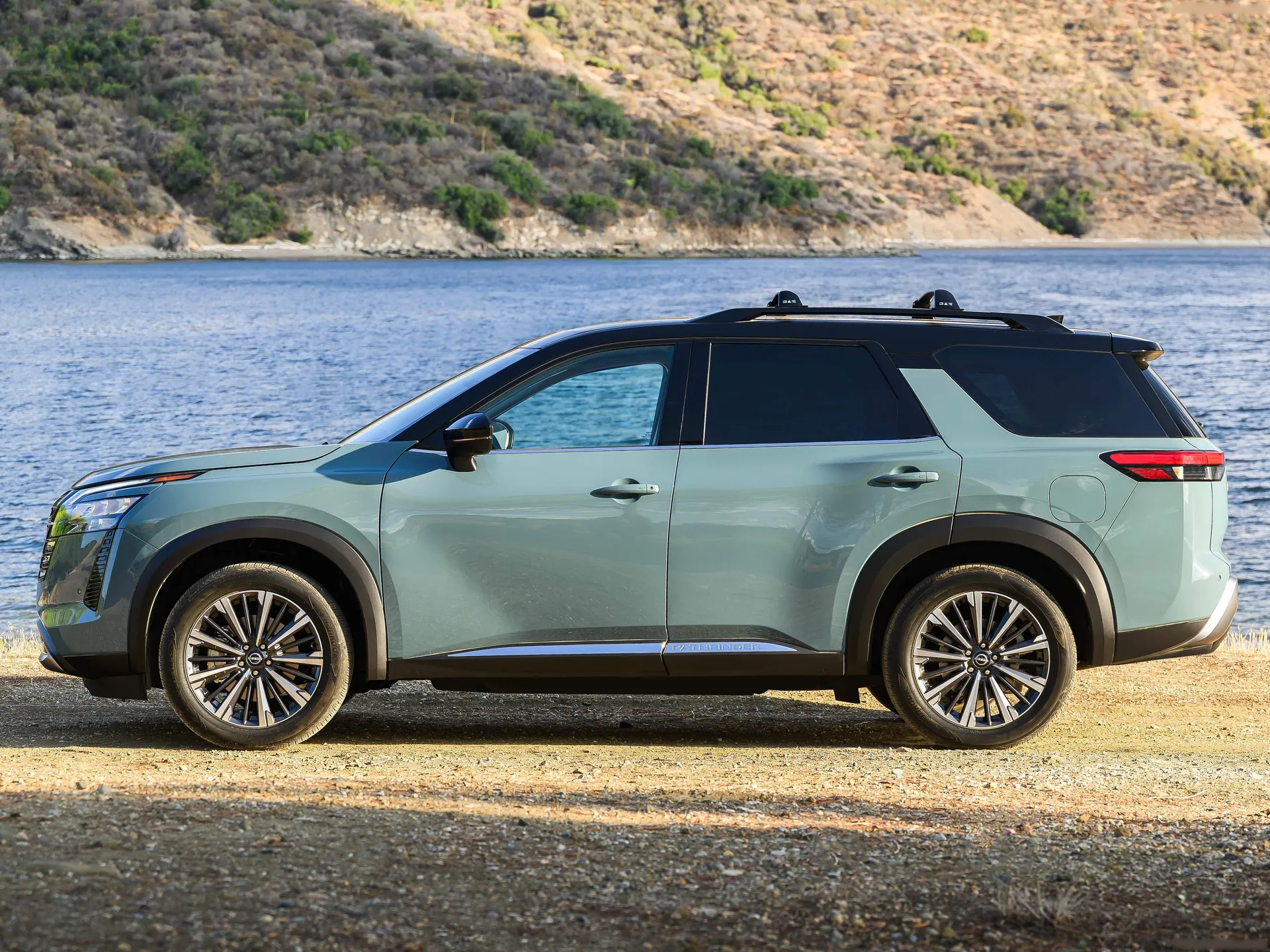 Nissan Pathfinder (2026) – boční profil