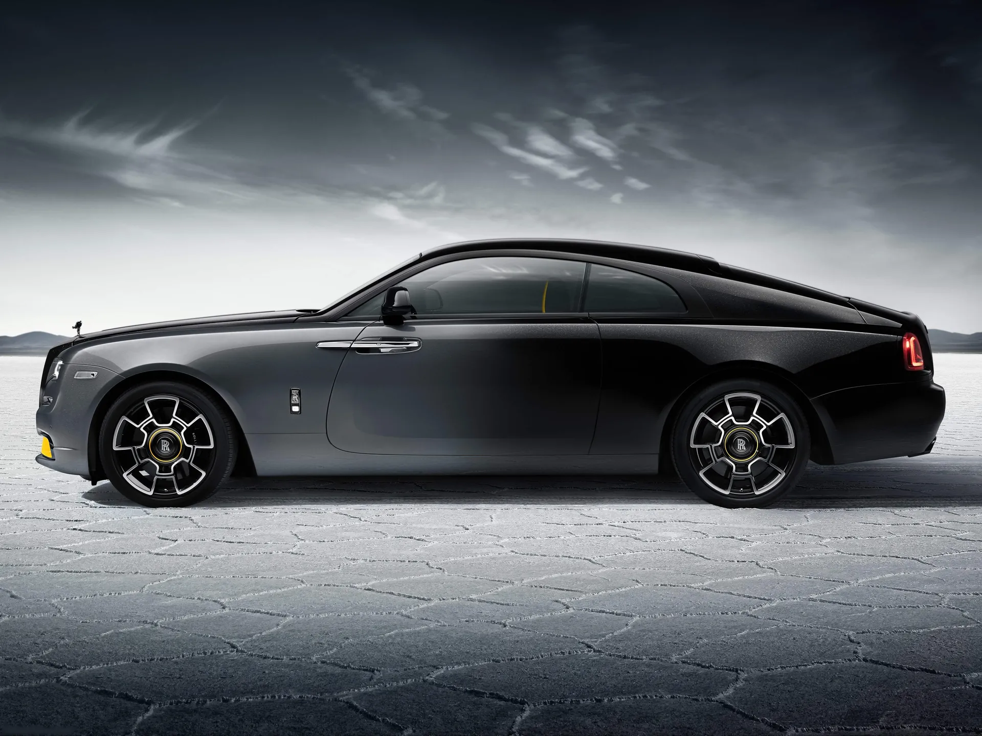 Rolls-Royce Wraith Black Arrow (2023) – boční profil