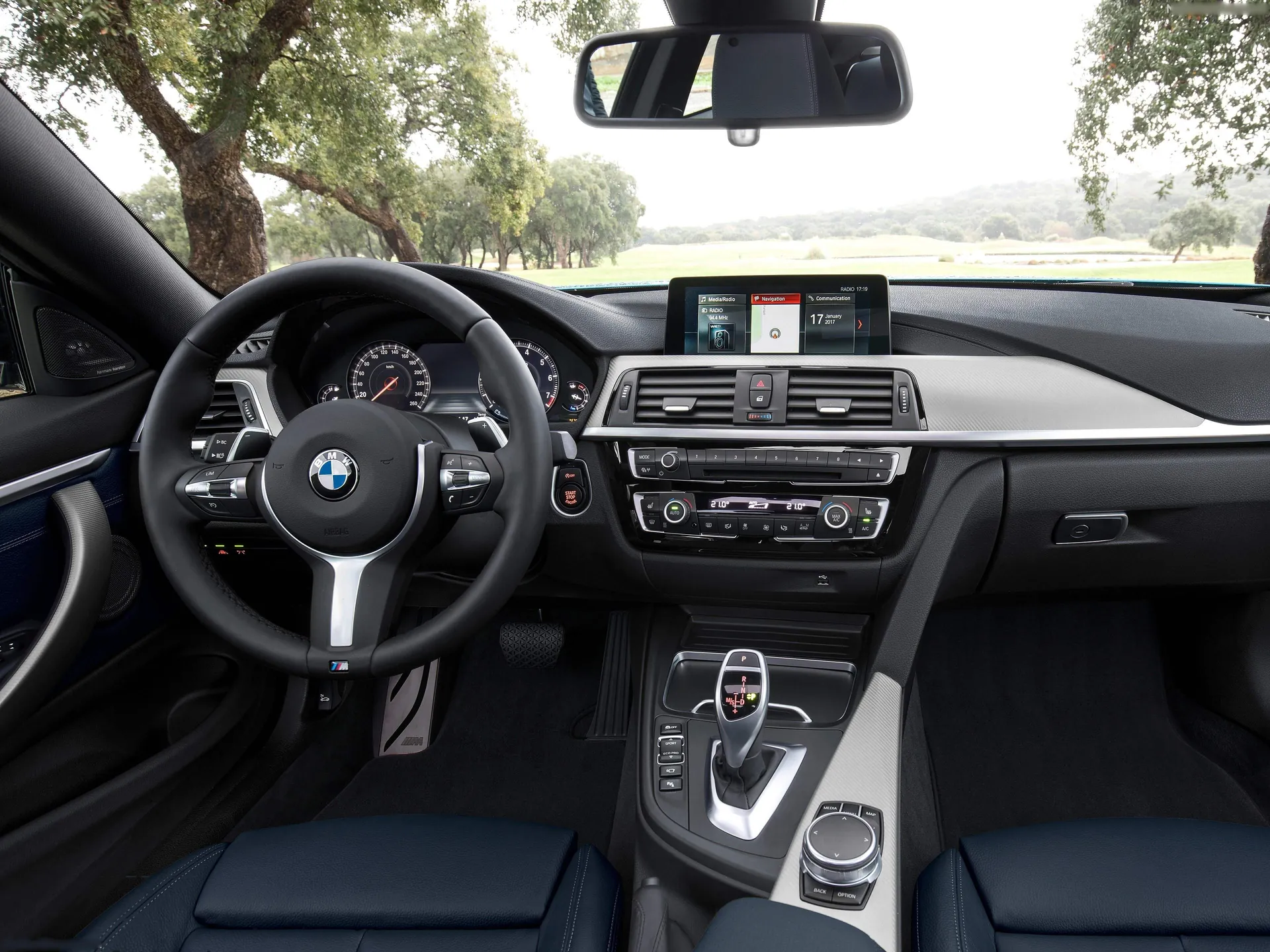BMW 4-Series Coupe (2018) – interiér