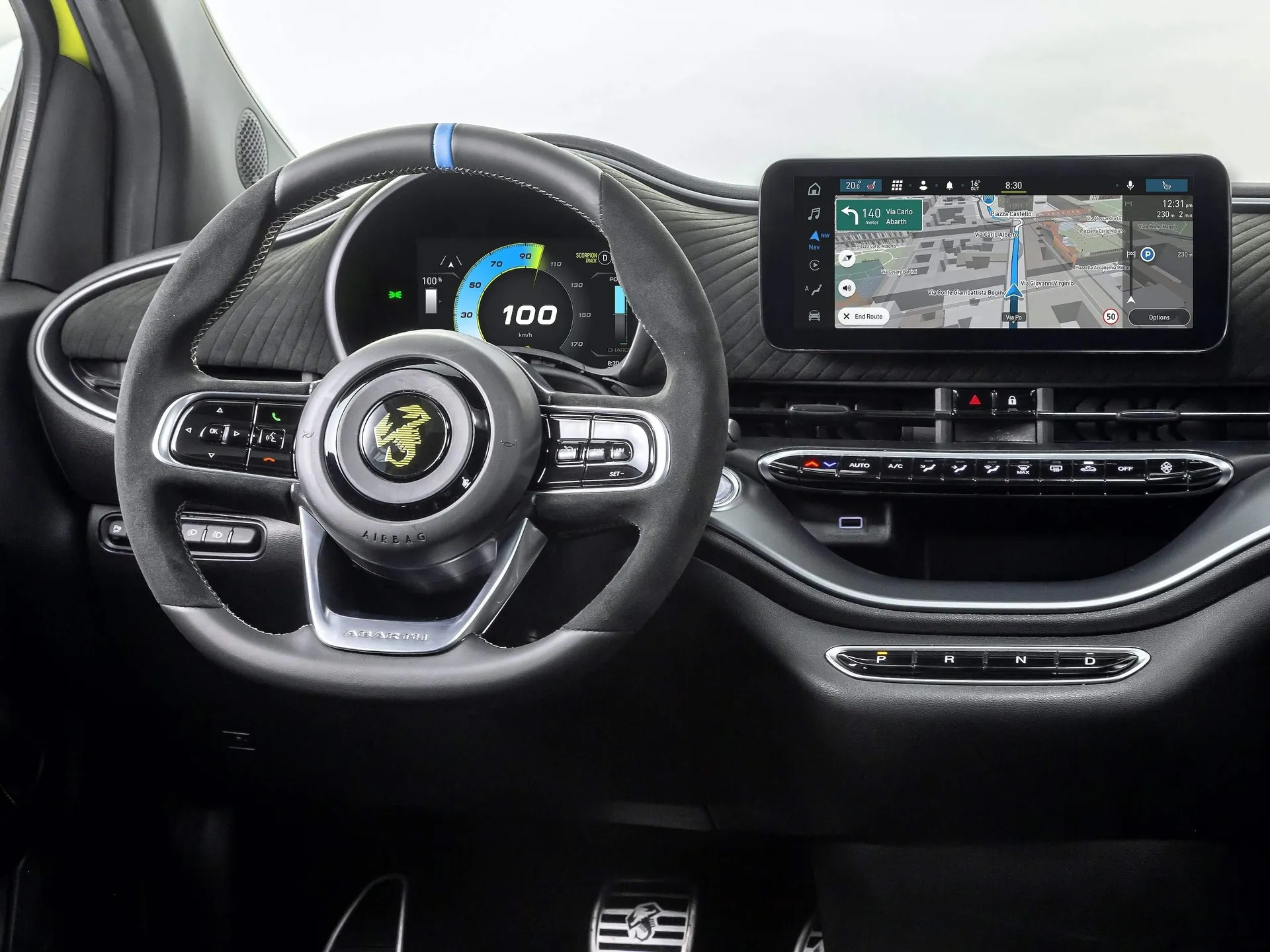 Fiat 500e Abarth (2023) – interiér