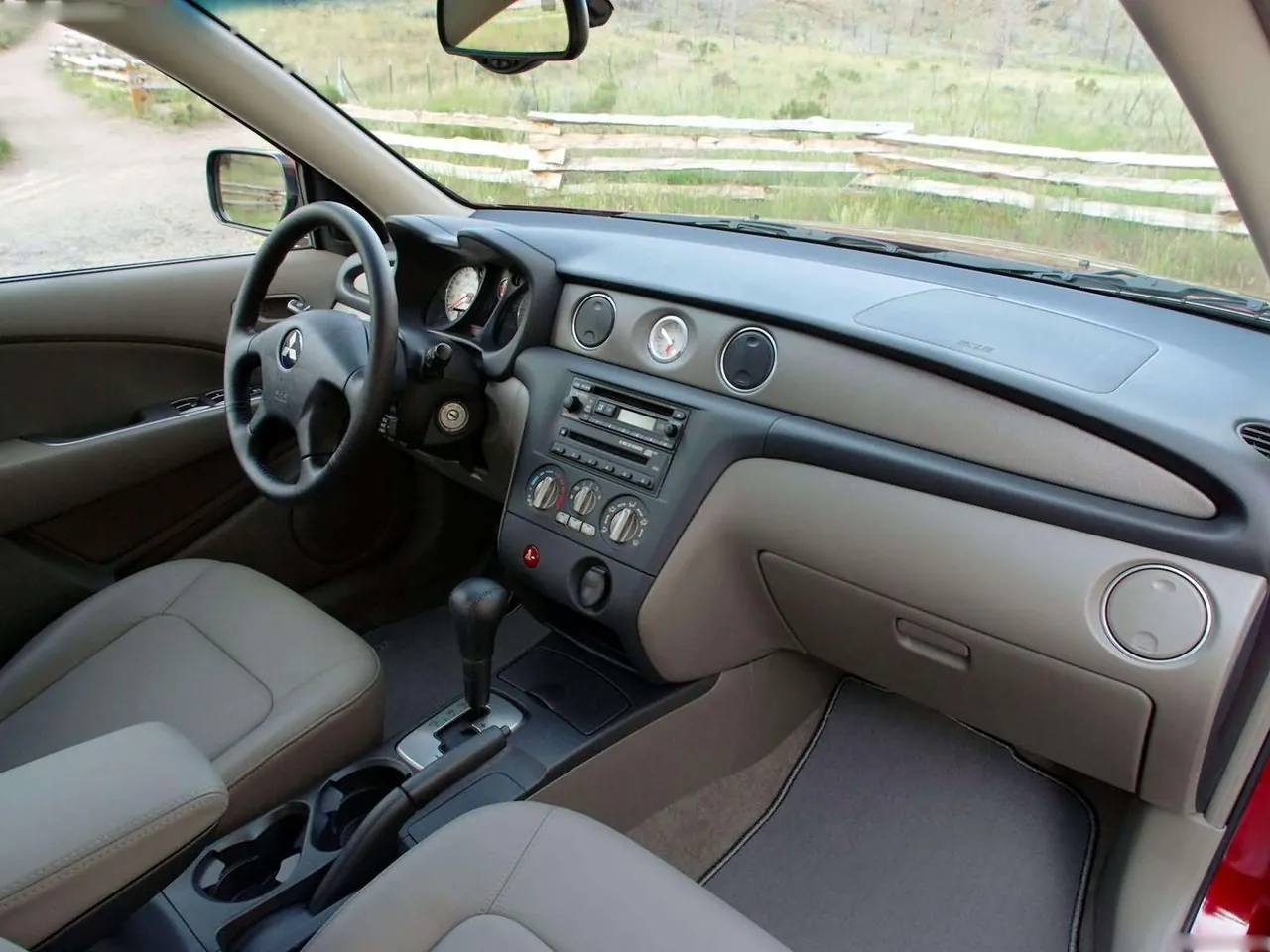 Mitsubishi Outlander (2004) – interiér