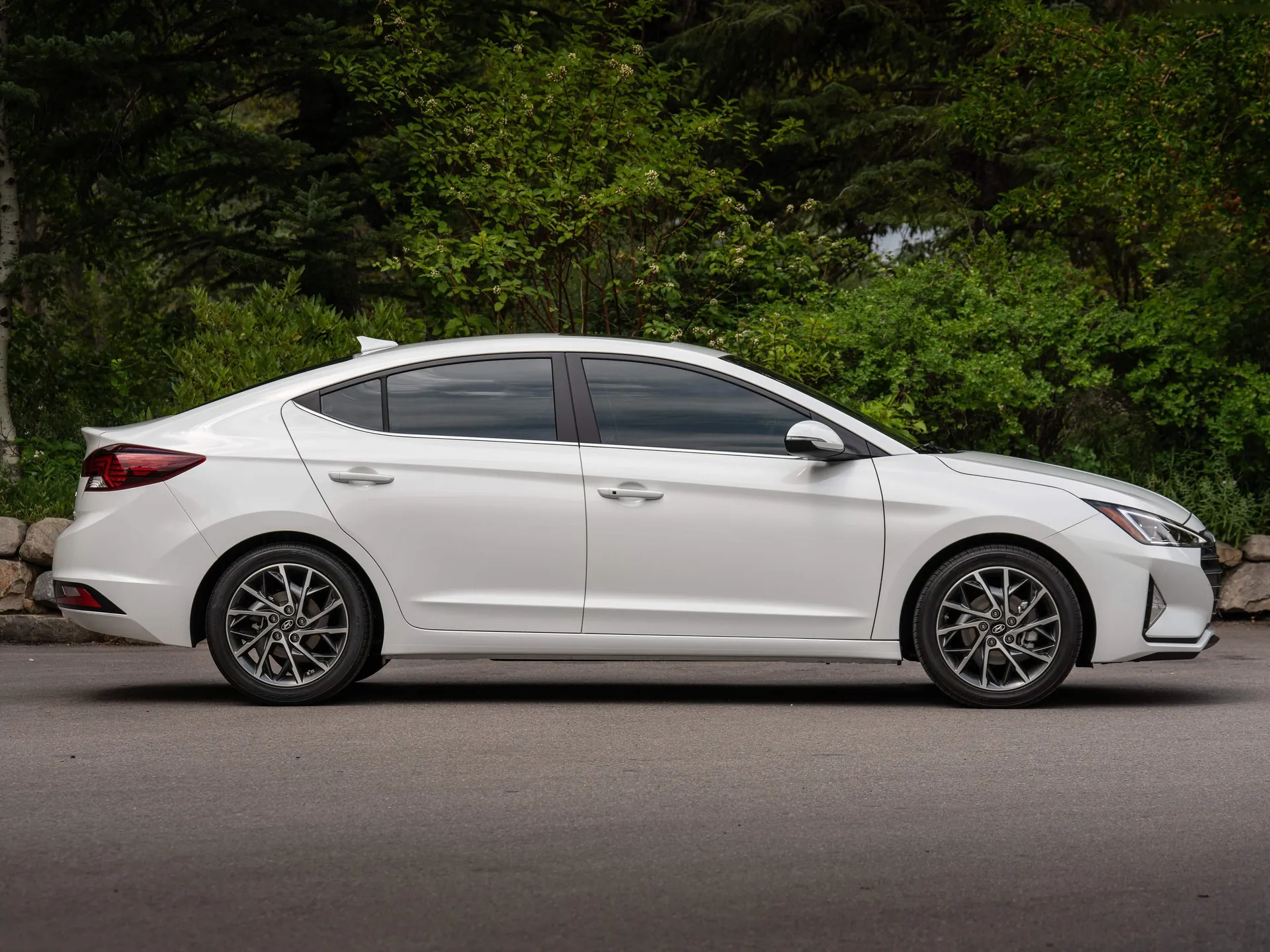 Hyundai Elantra (2019) – boční profil