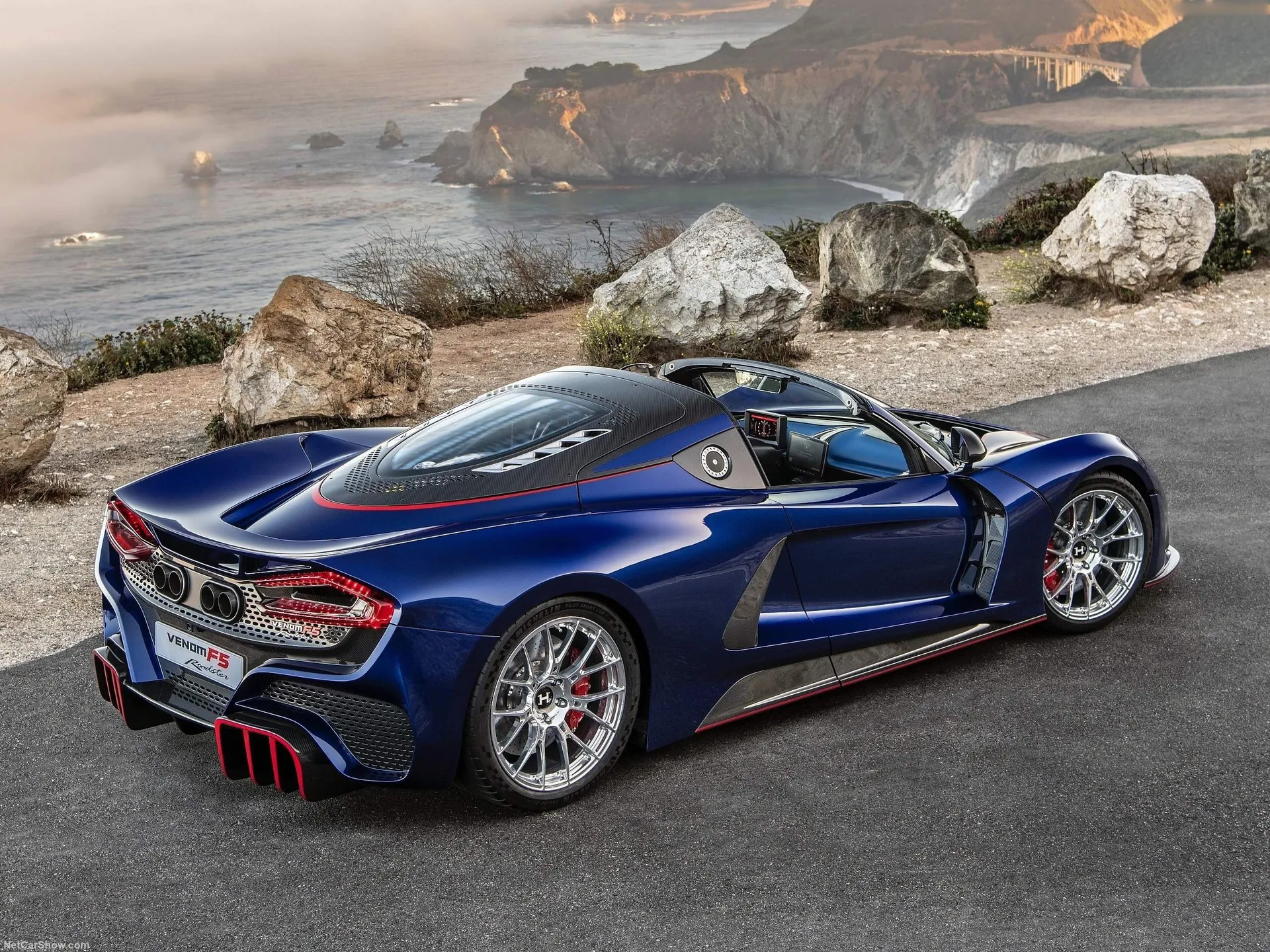 Hennessey Venom F5 Roadster (2023) – zadní tříčtvrteční pohled
