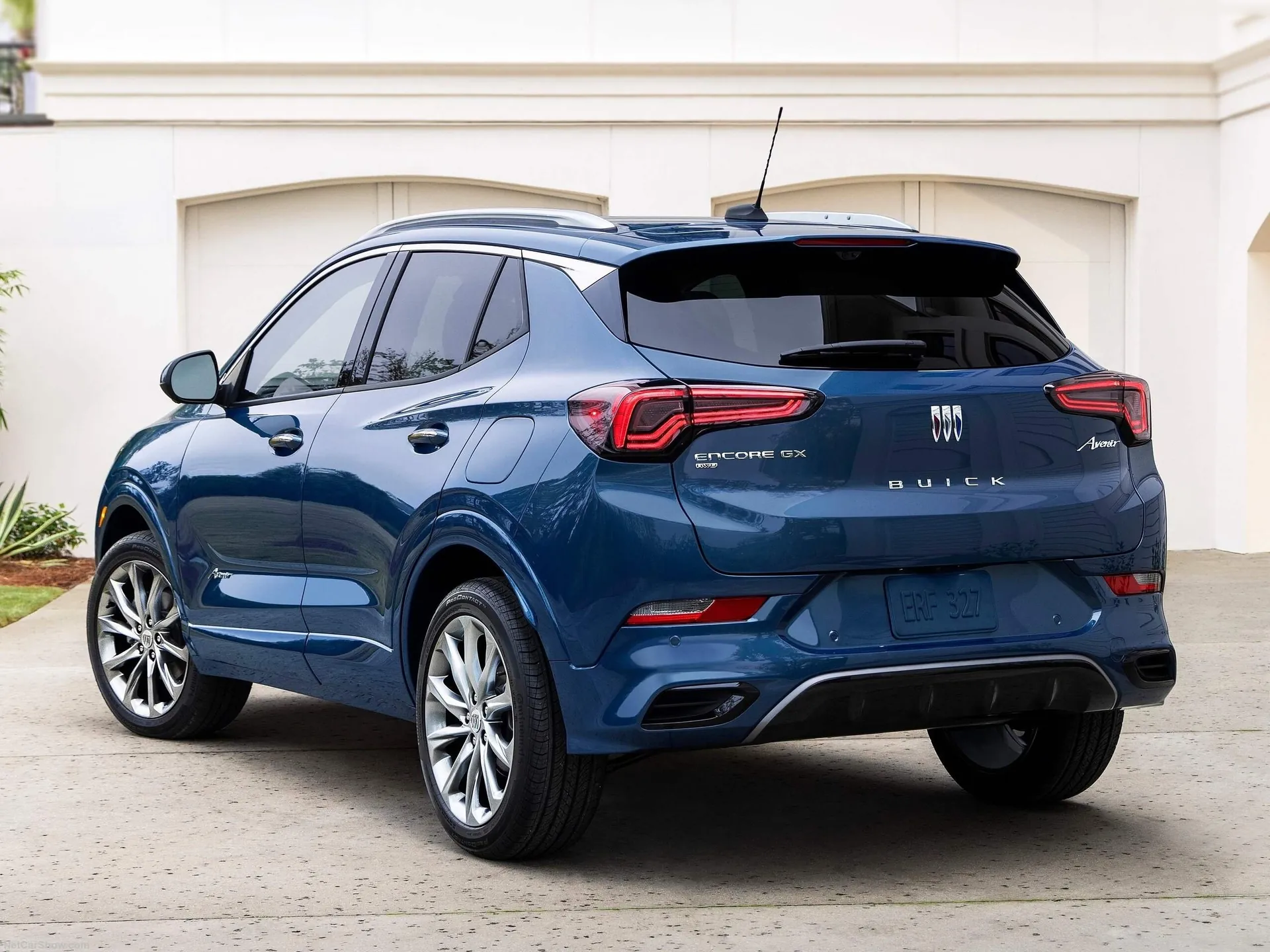 Buick Encore GX (2024) – zadní tříčtvrteční pohled
