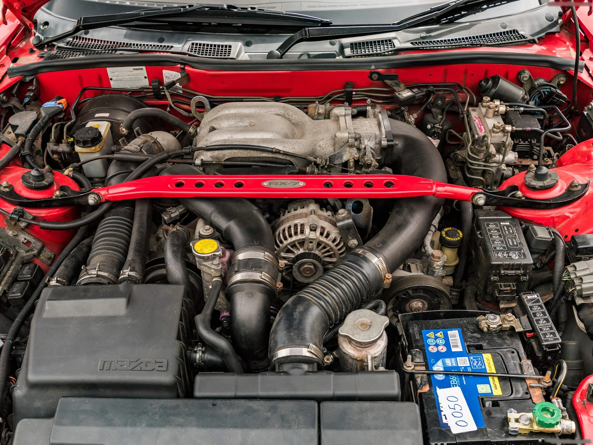 Mazda RX-7 (1992) – motorový prostor