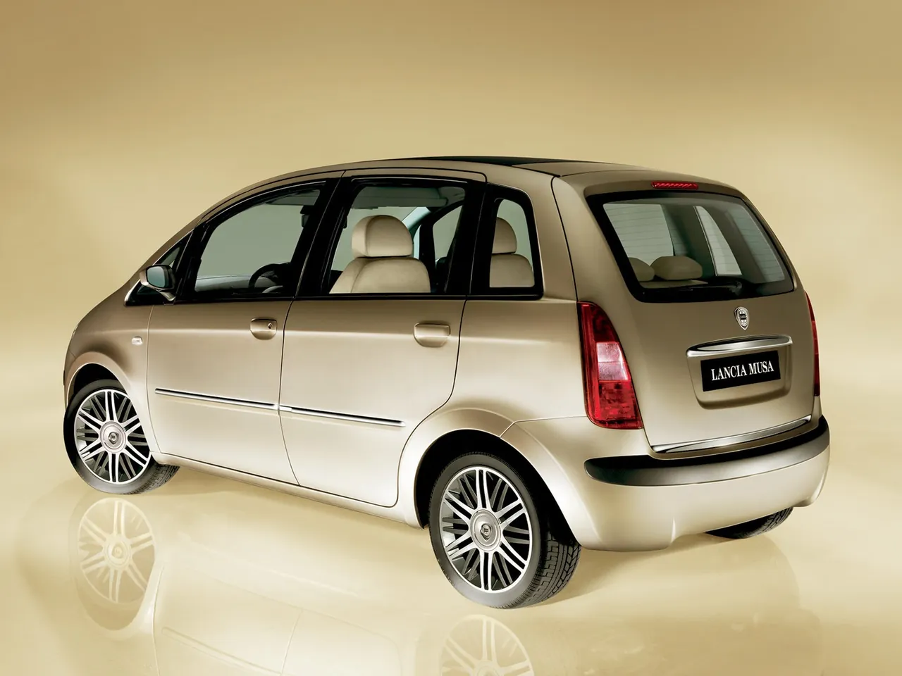 Lancia Musa (2004) – zadní tříčtvrteční pohled