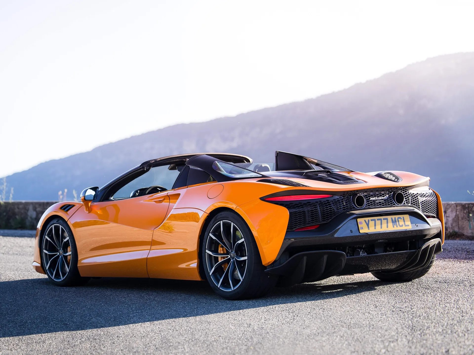McLaren Artura Spider (2025) – zadní tříčtvrteční pohled