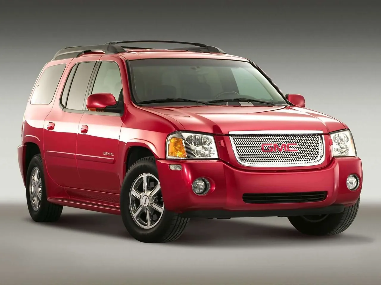 GMC Envoy XL Denali (2005)