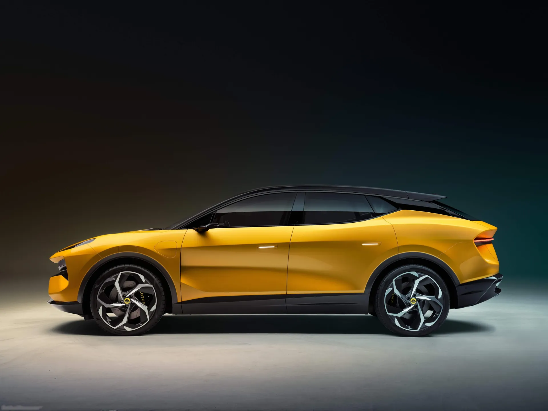 Lotus Eletre (2023) – boční profil