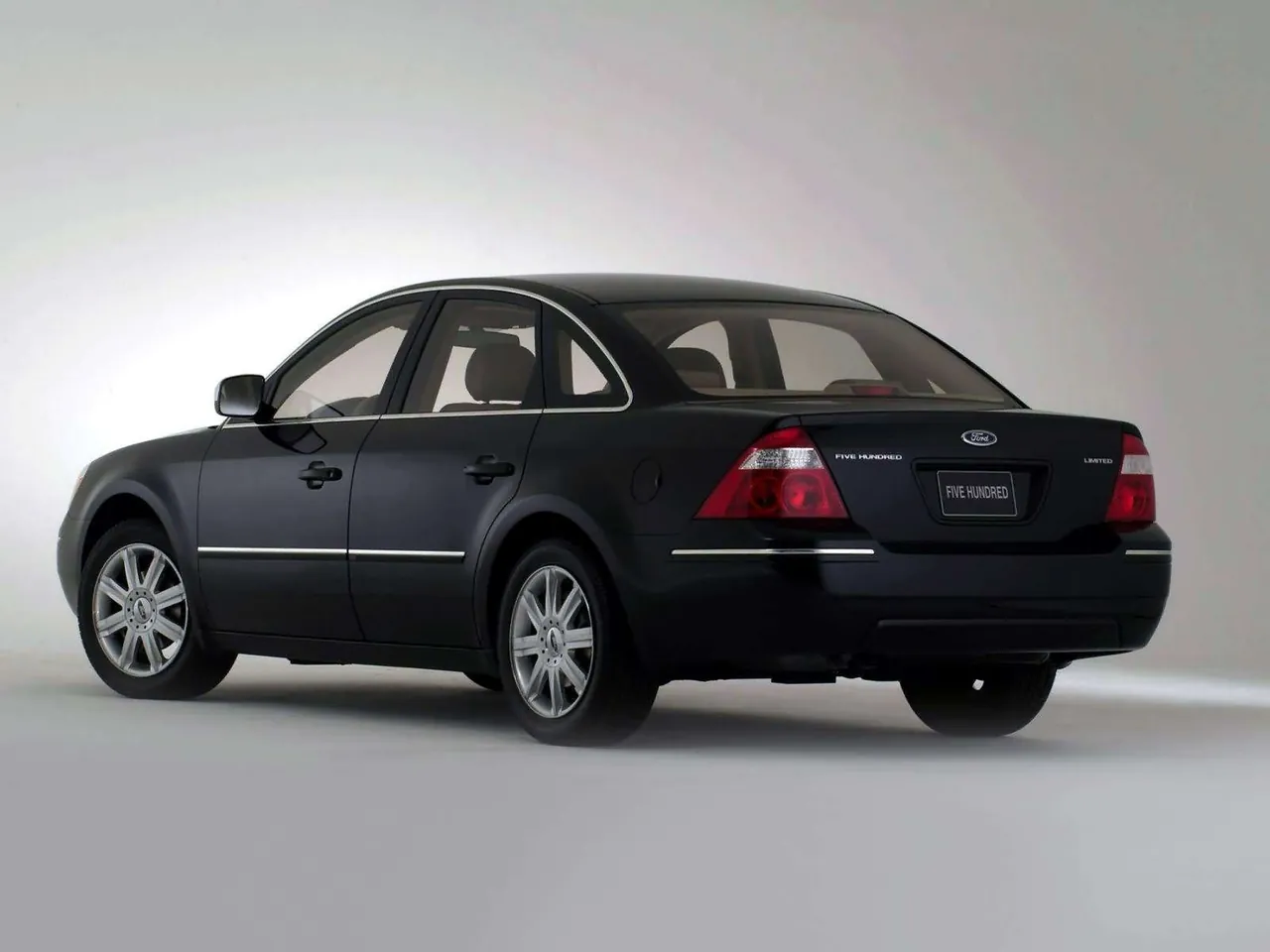 Ford Five Hundred Limited (2005) – zadní tříčtvrteční pohled