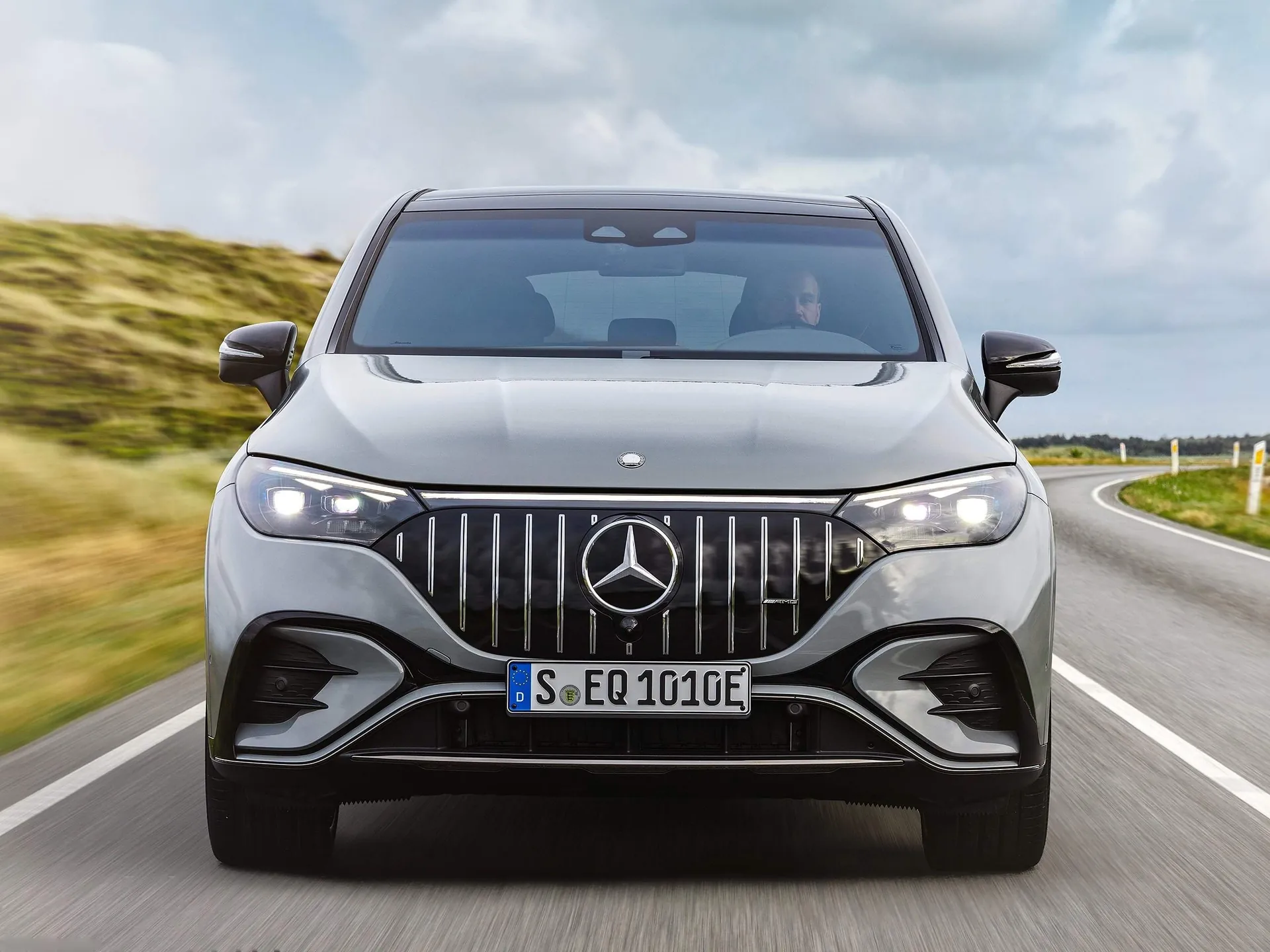 Mercedes-Benz EQE53 AMG SUV (2024) - Front