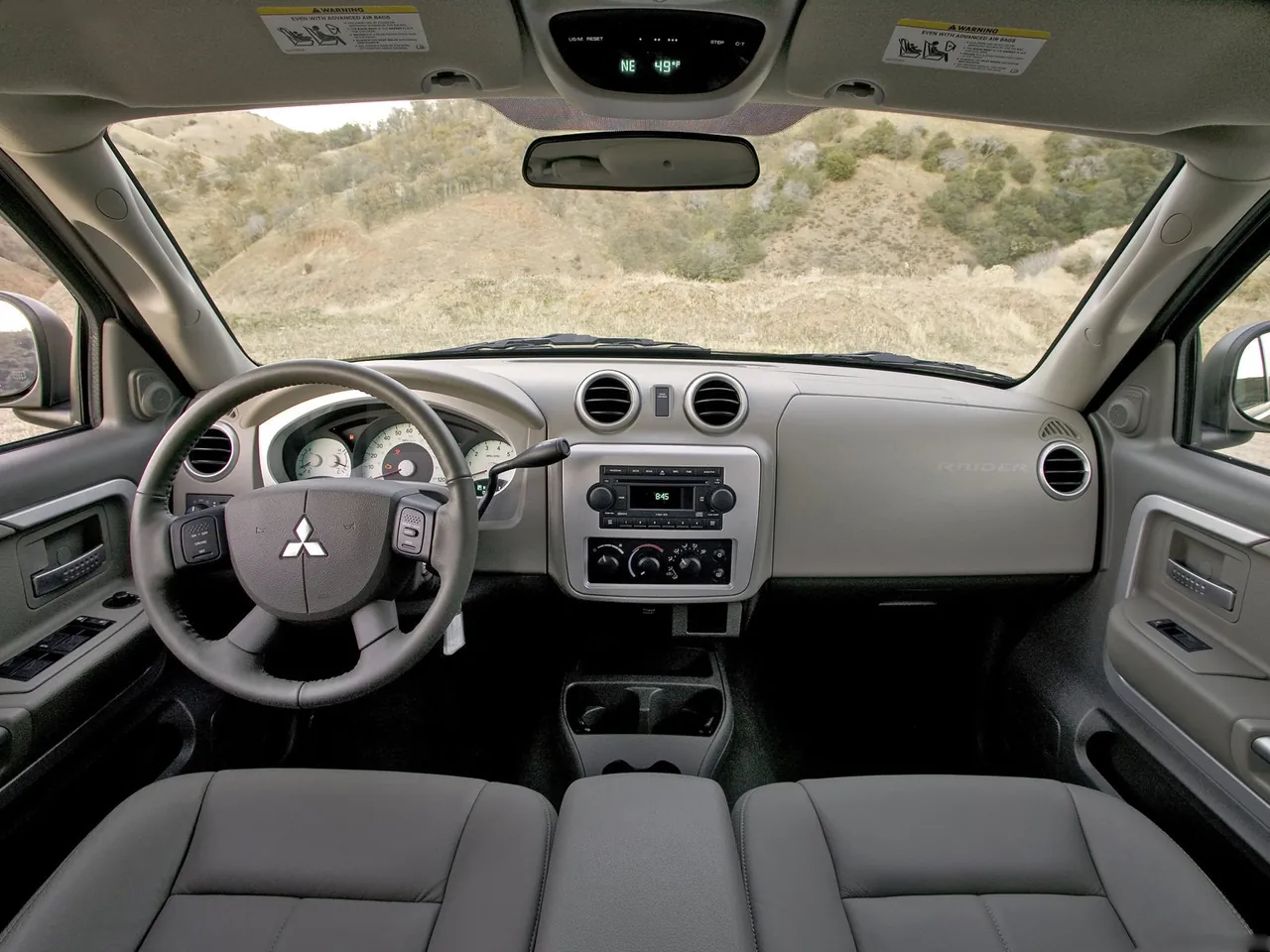 Mitsubishi Raider XLS (2006) – interiér