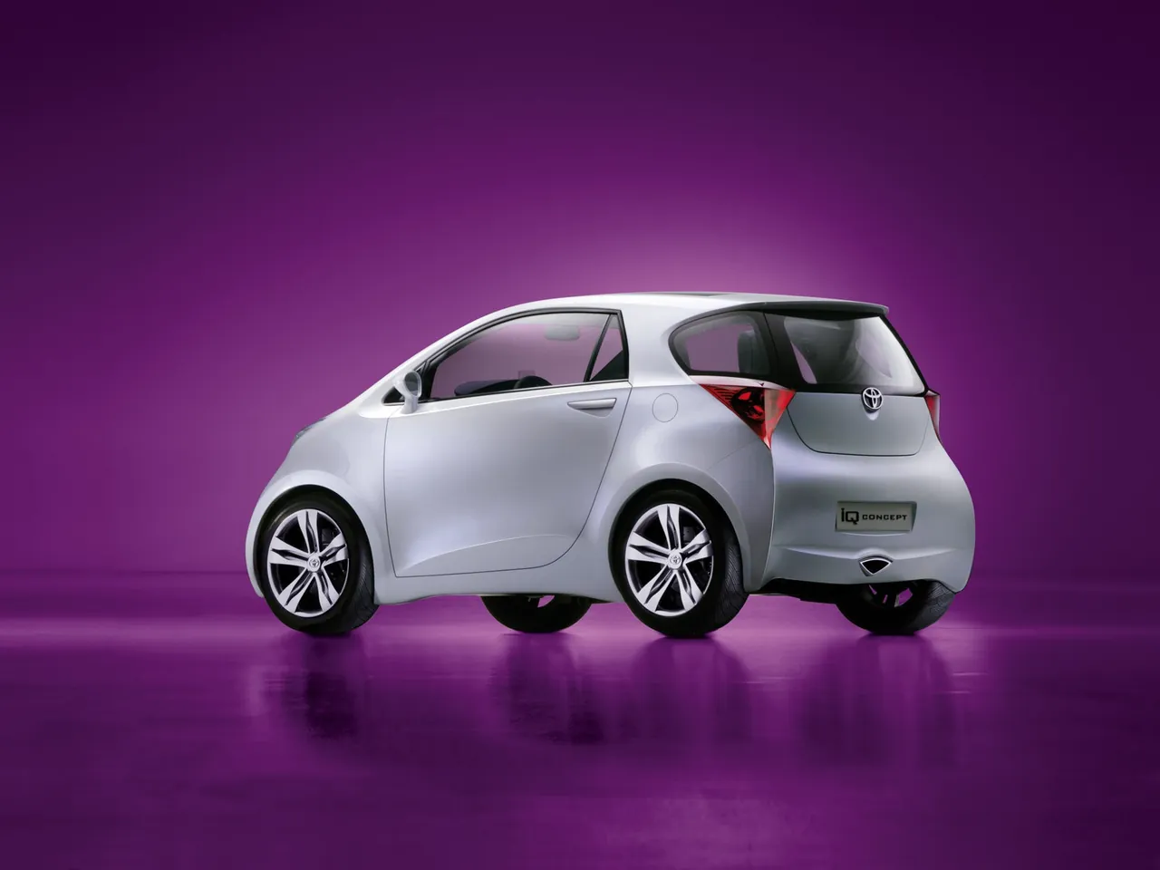 Toyota iQ Concept (2007) - Rear Three-Quarter