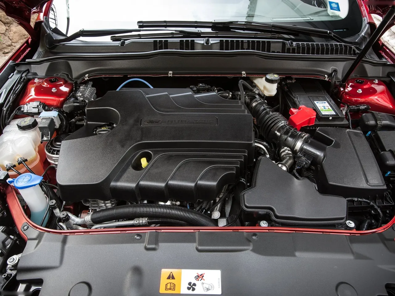 Ford Mondeo (2015) – motorový prostor