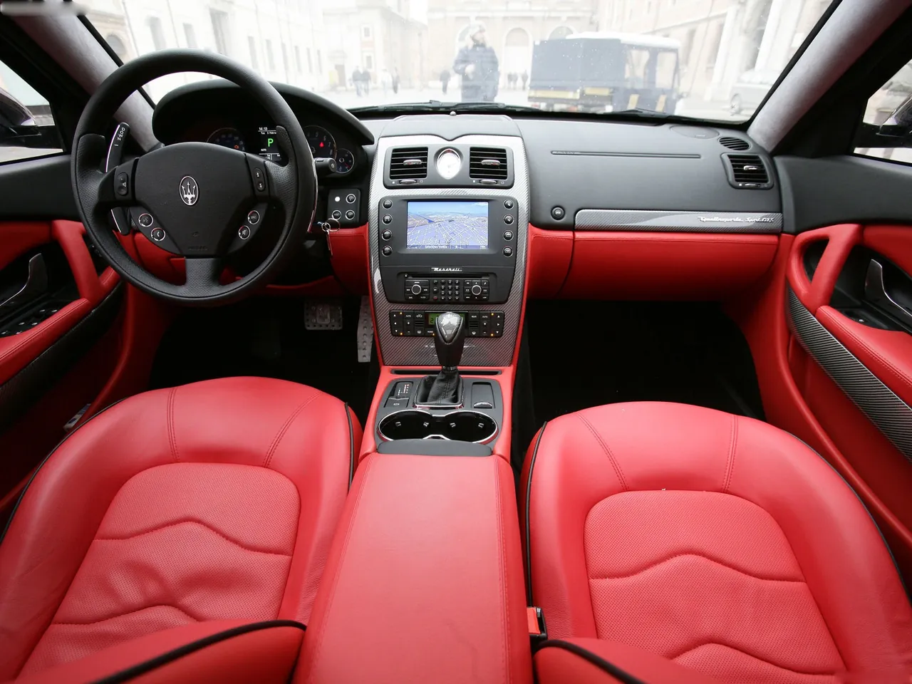 Maserati Quattroporte Sport GT S (2010) – interiér